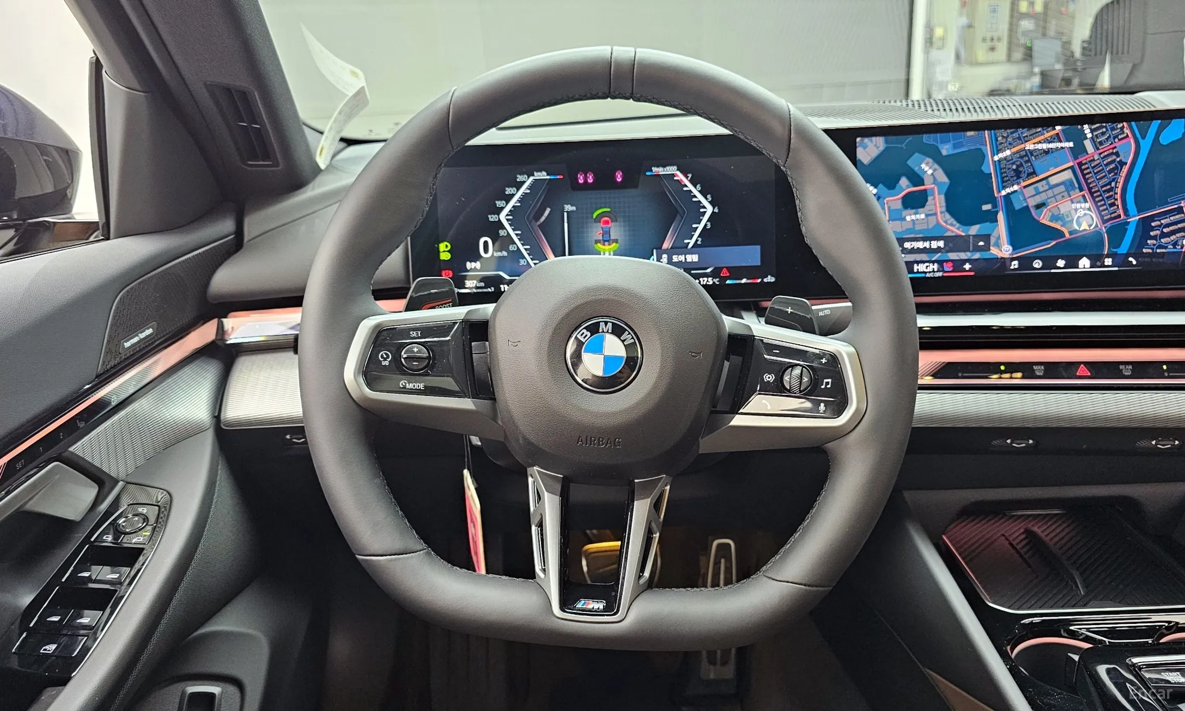 BMW 5 Series (G60) превью 13
