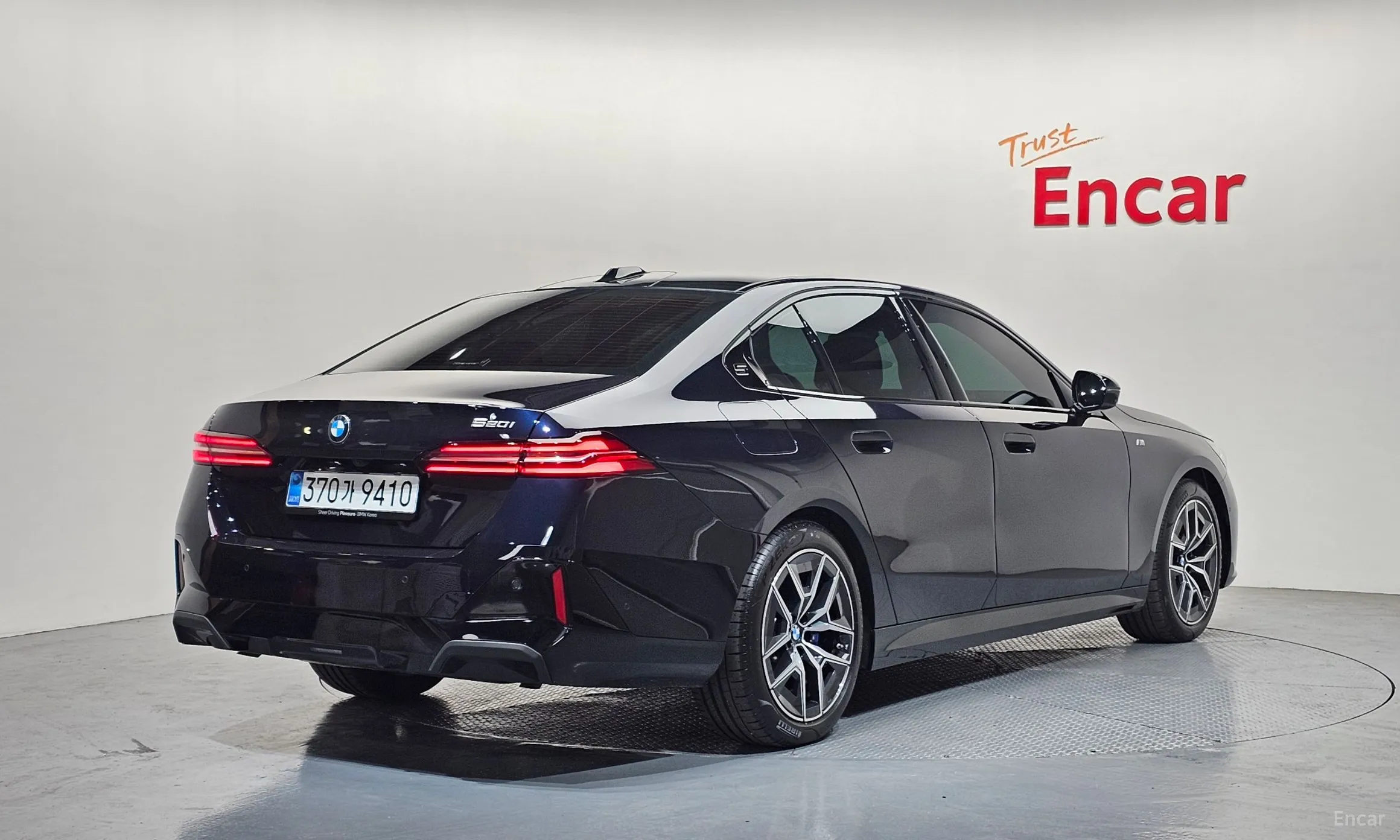 BMW 5 Series (G60) превью 2