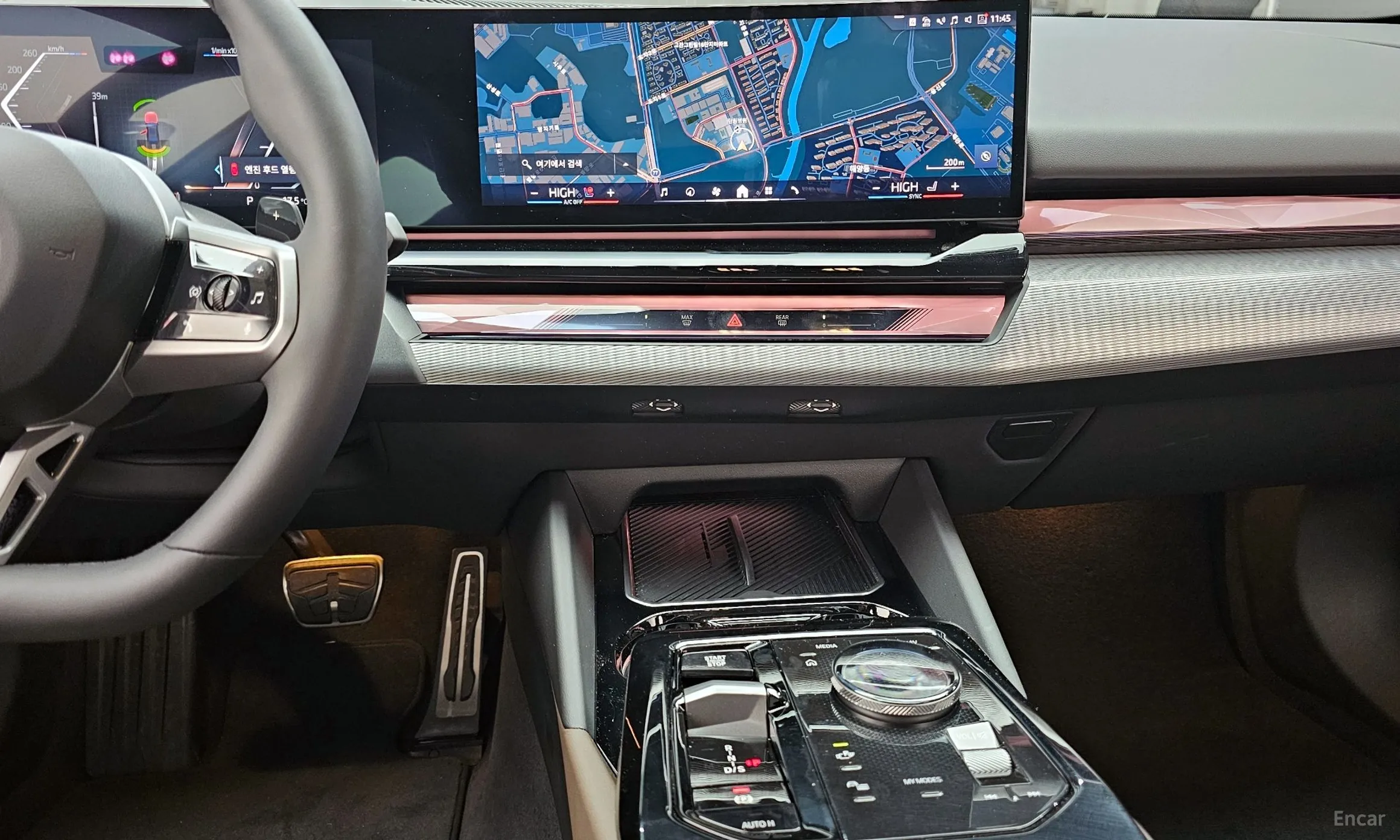 BMW 5 Series (G60) превью 19