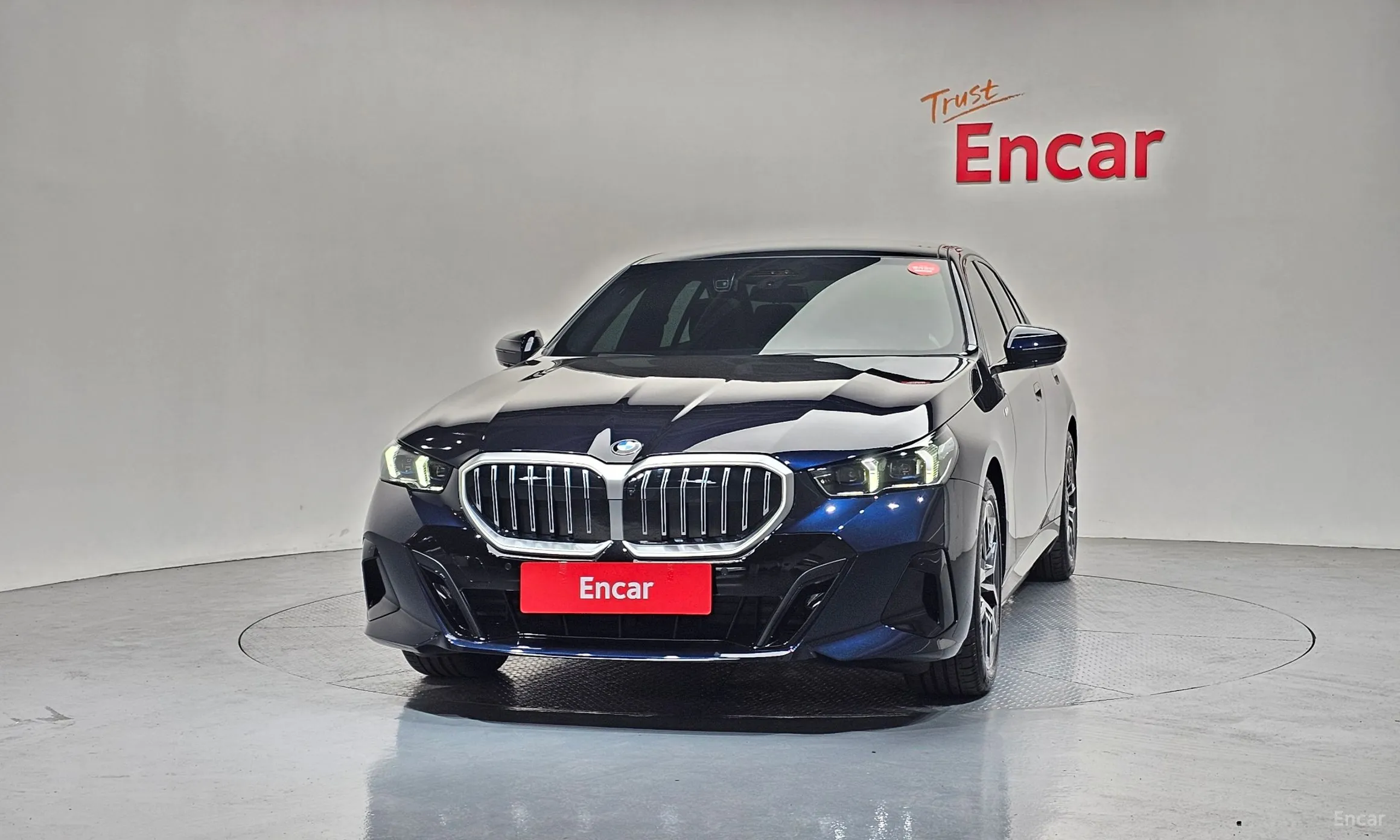 BMW 5 Series (G60) превью 3