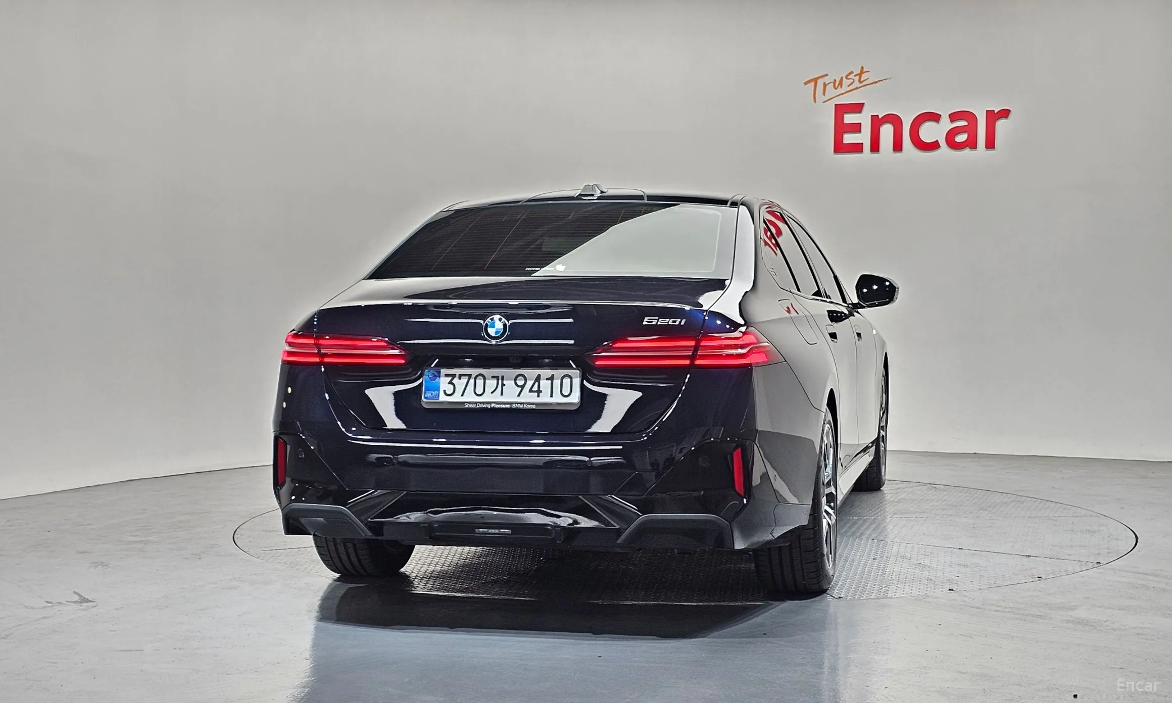 BMW 5 Series (G60) превью 4