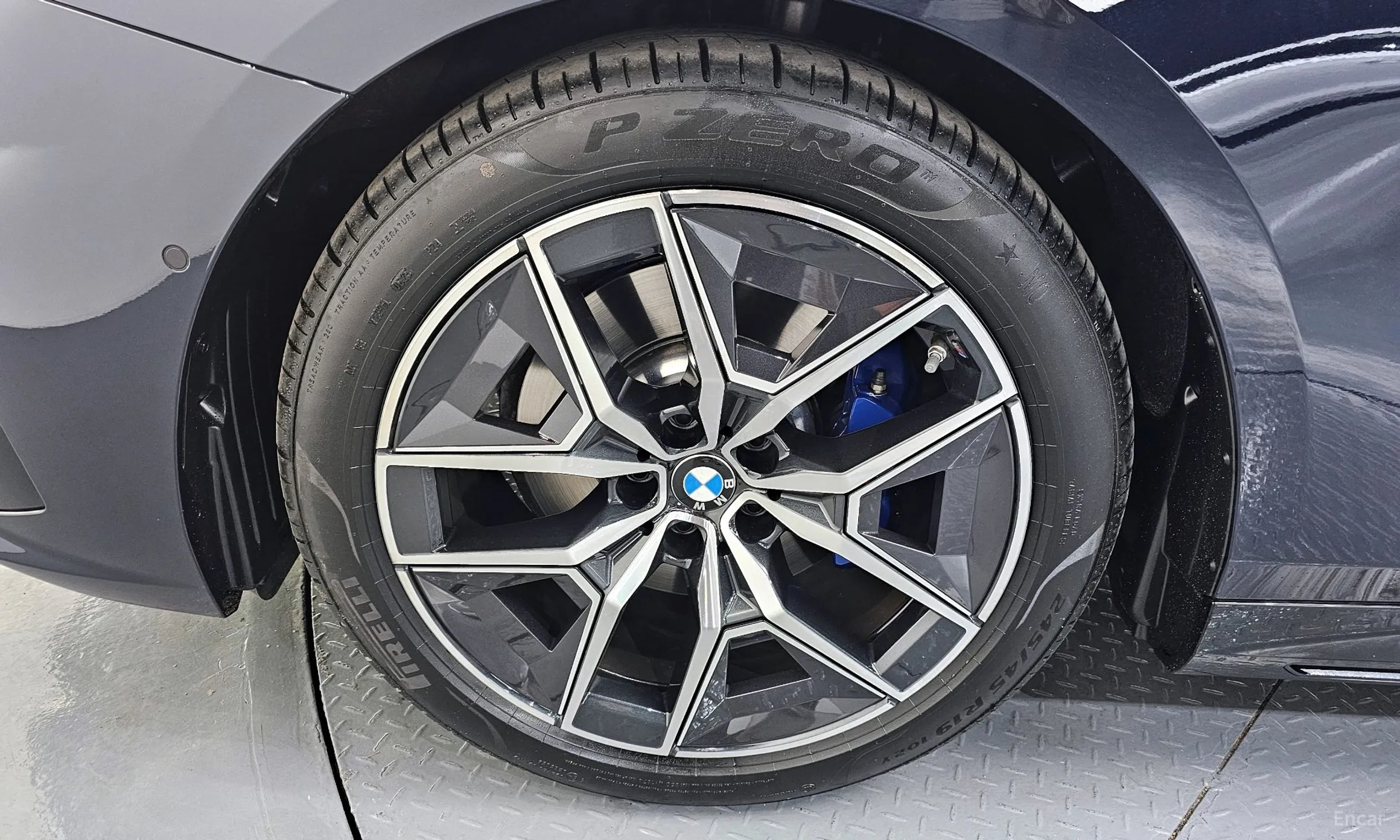 BMW 5 Series (G60) превью 5