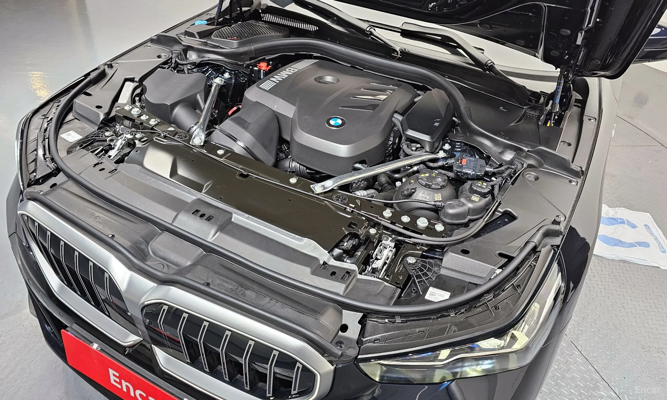 BMW 5 Series (G60) превью 6