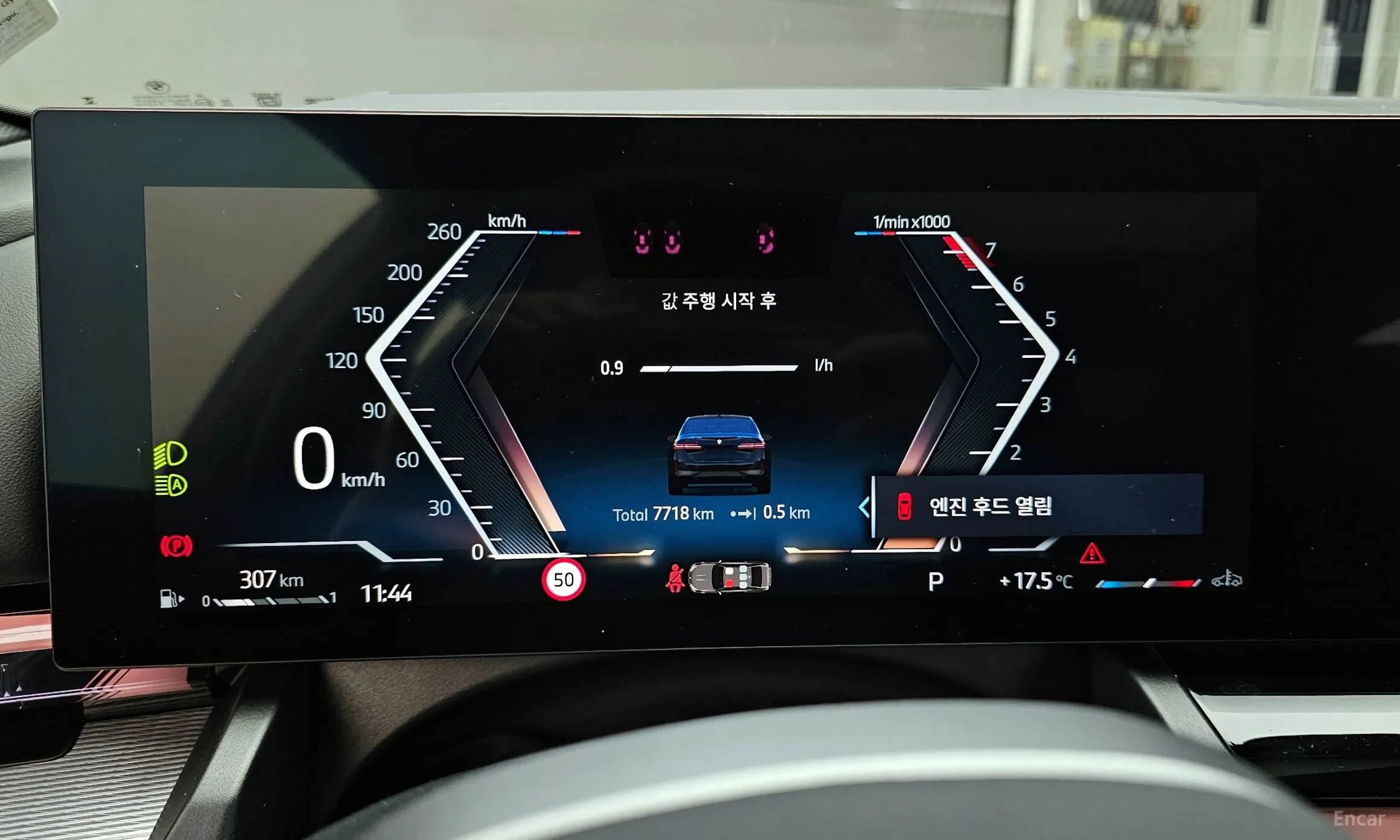 BMW 5 Series (G60) превью 8