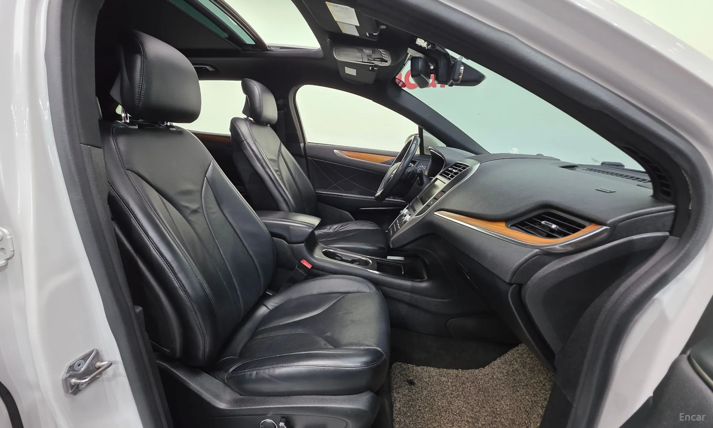 Lincoln MKC превью 10