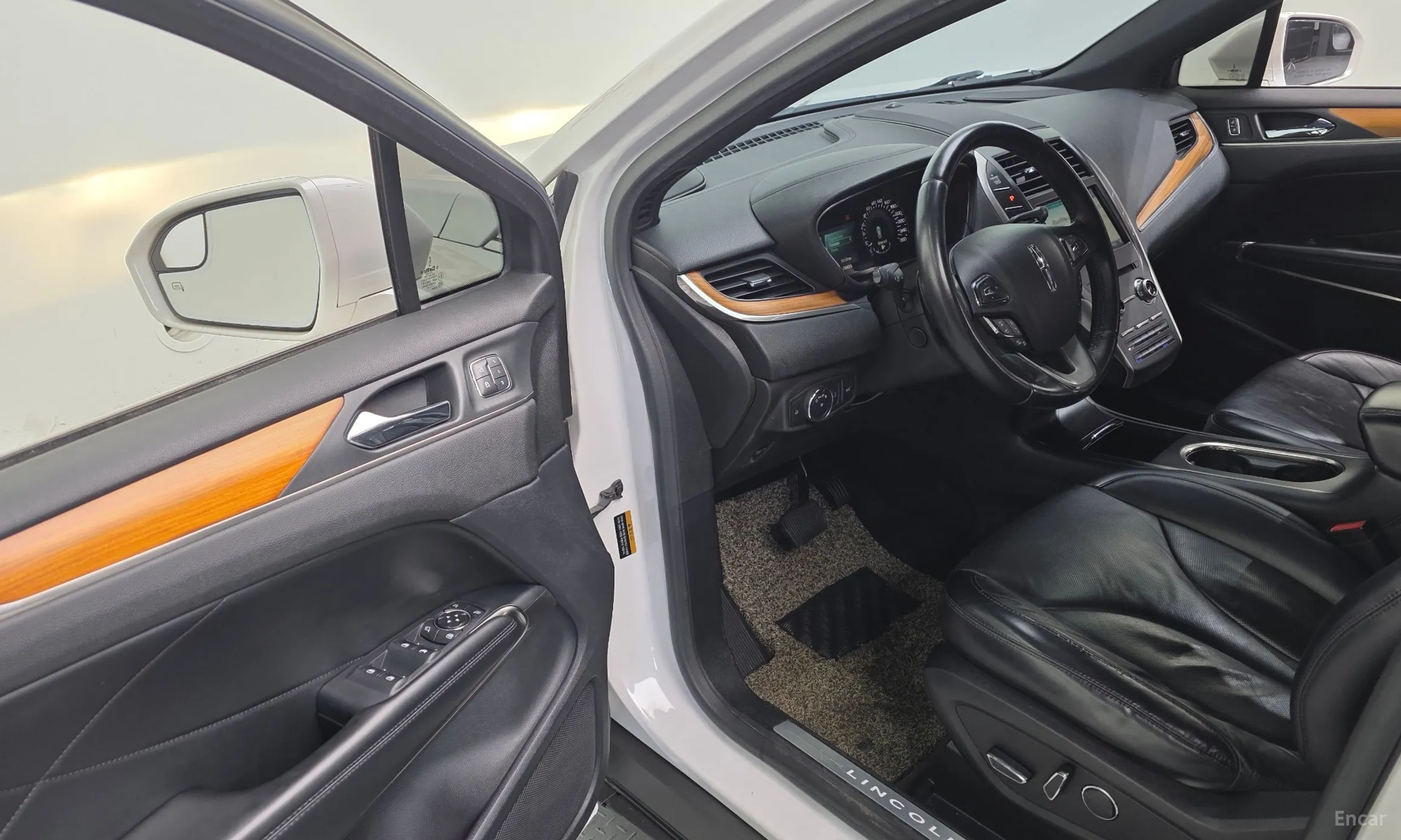 Lincoln MKC превью 12