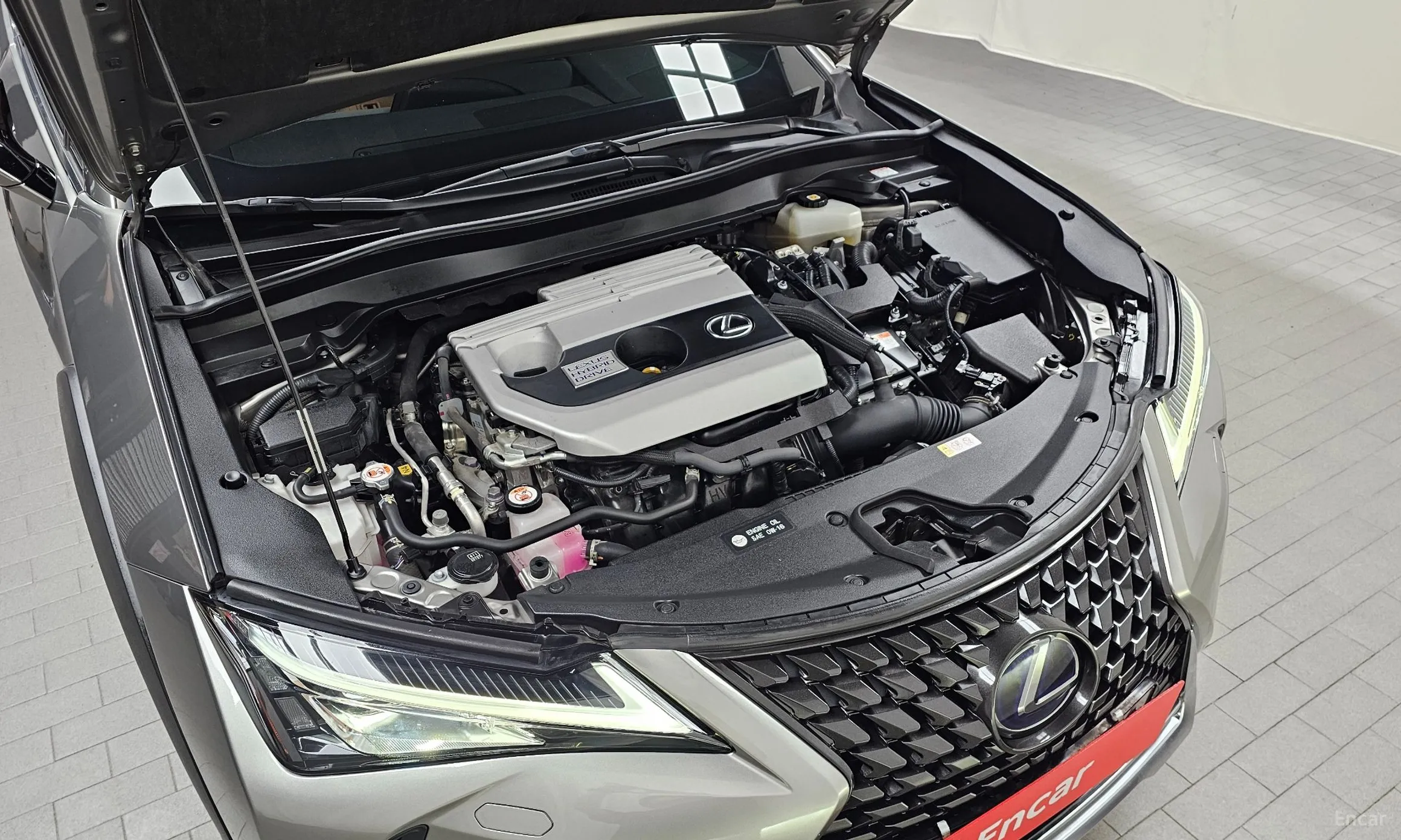 Lexus UX250h превью 6