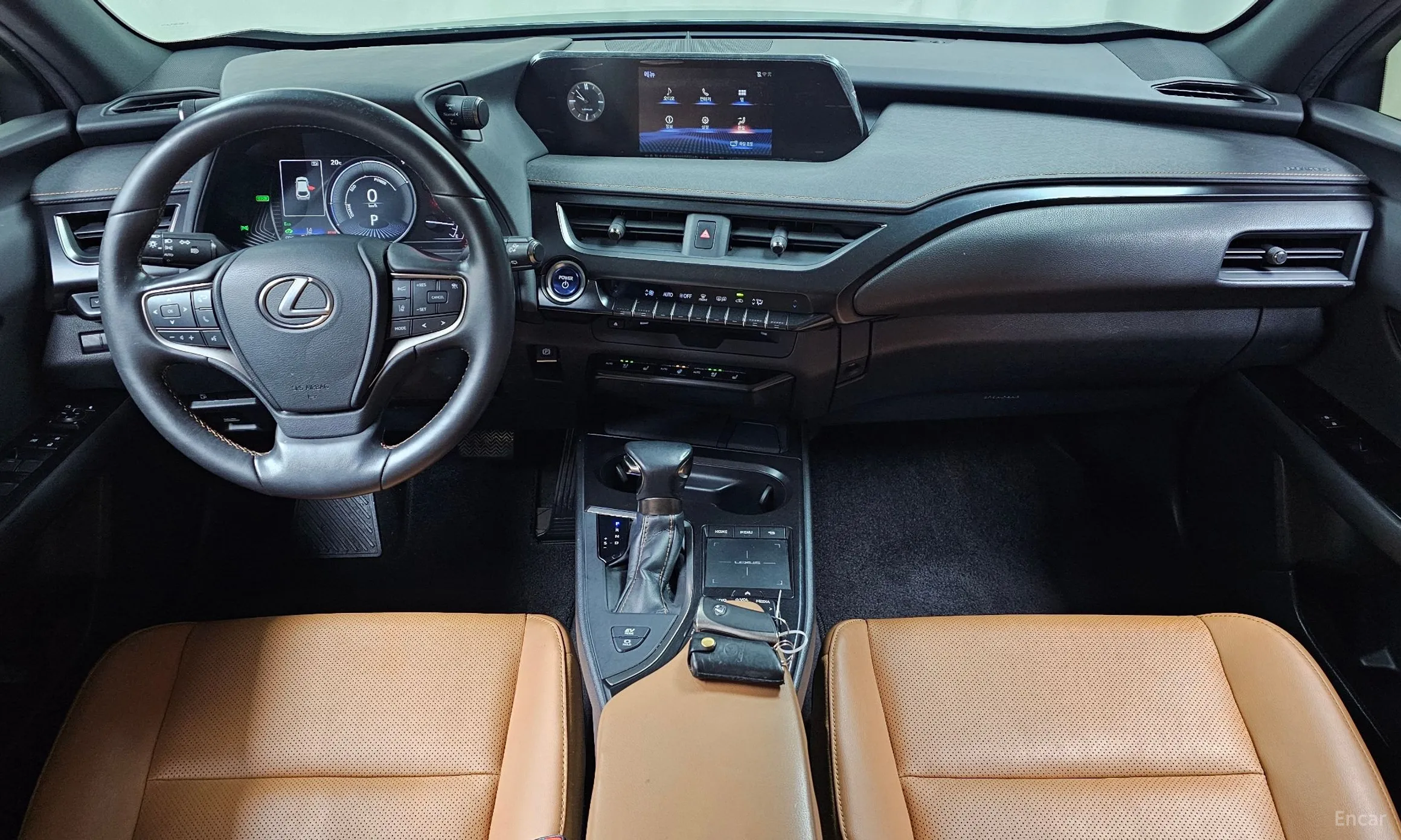 Lexus UX250h превью 7