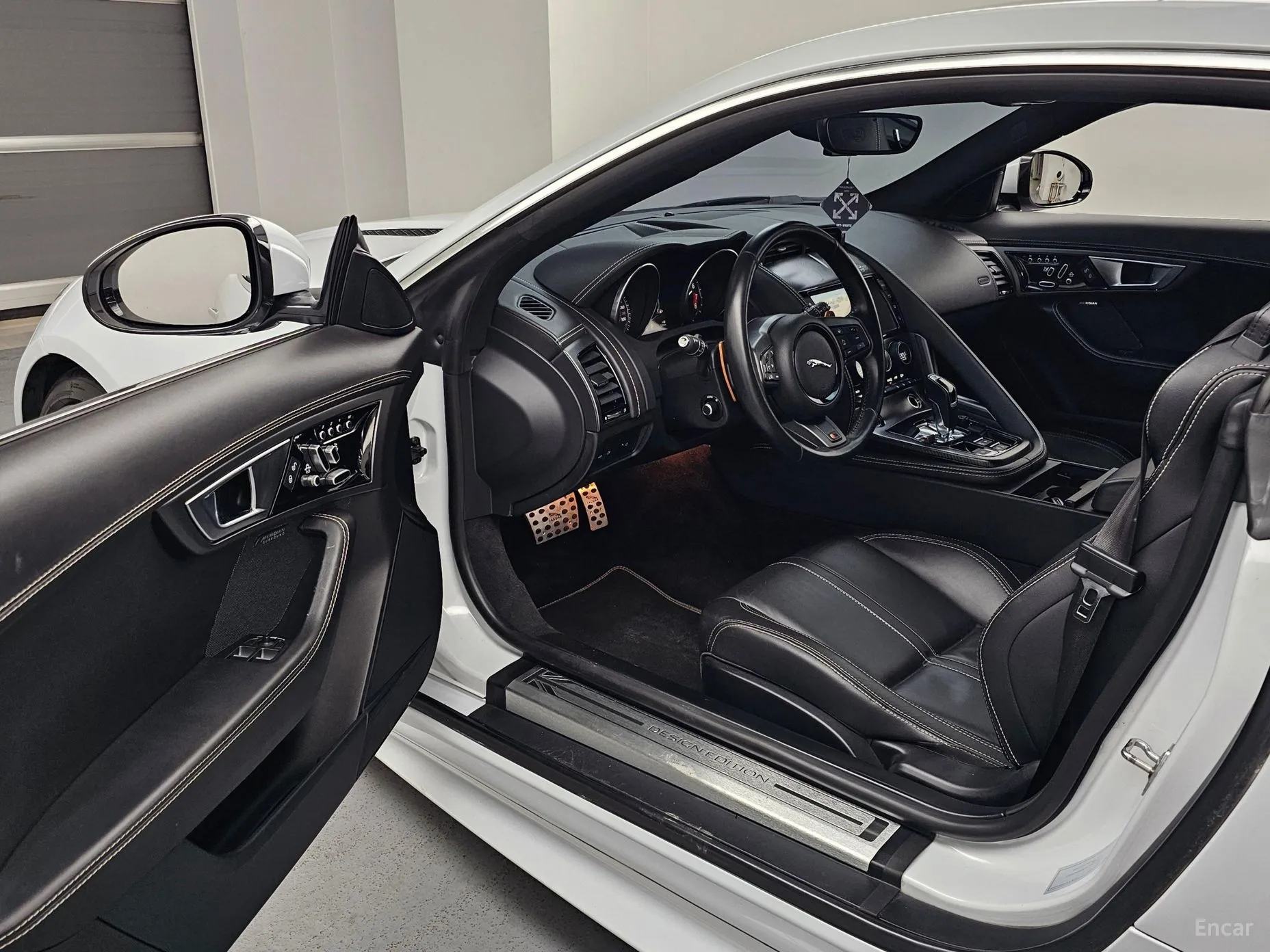 Jaguar F-TYPE превью 12