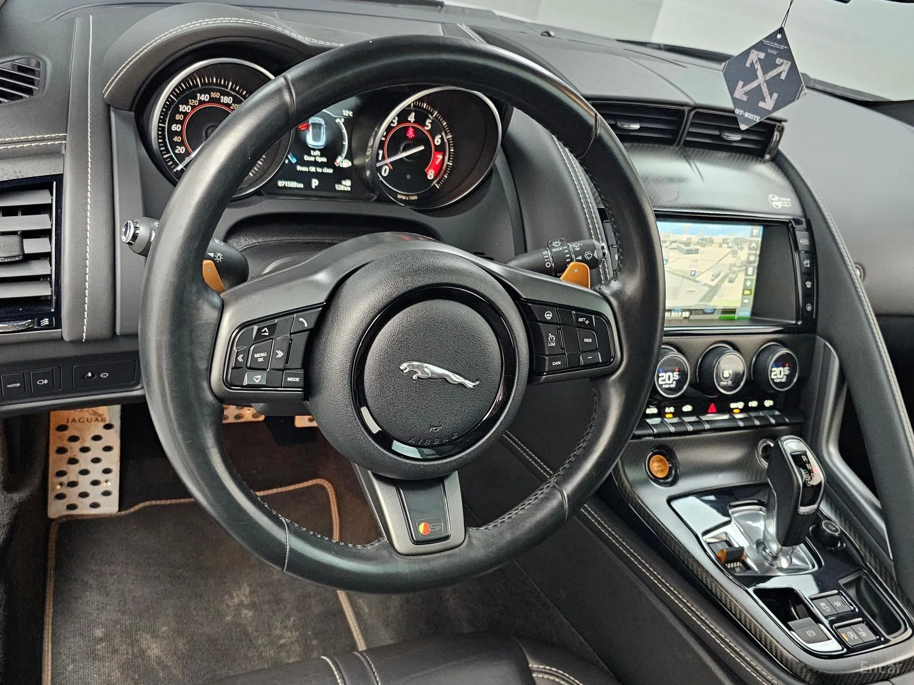 Jaguar F-TYPE превью 13