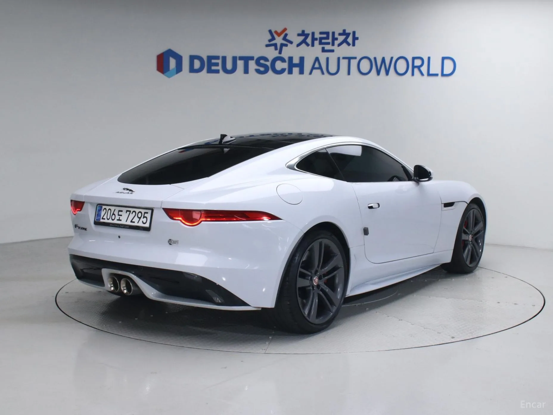 Jaguar F-TYPE превью 3