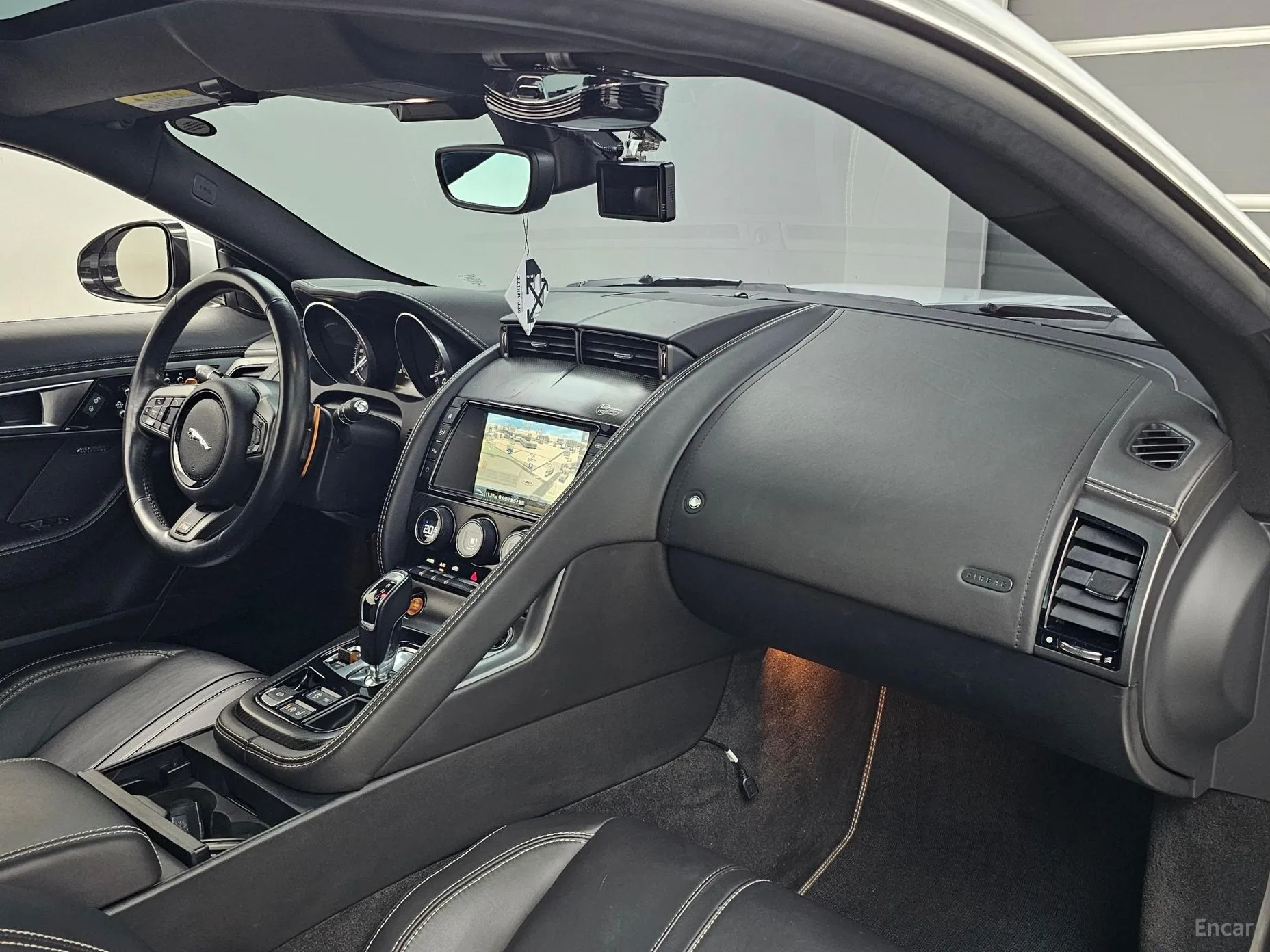 Jaguar F-TYPE превью 8
