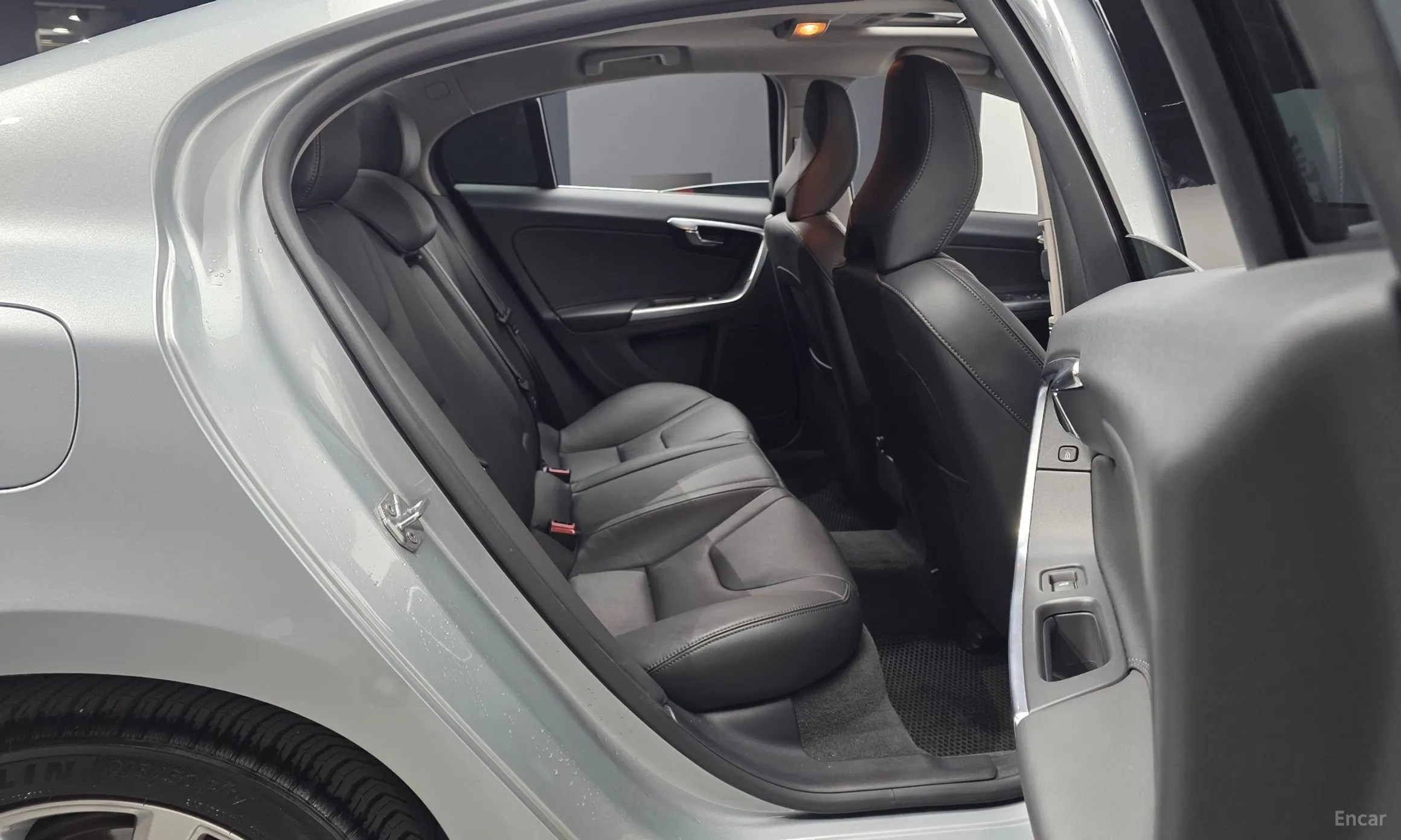Volvo S60 превью 11
