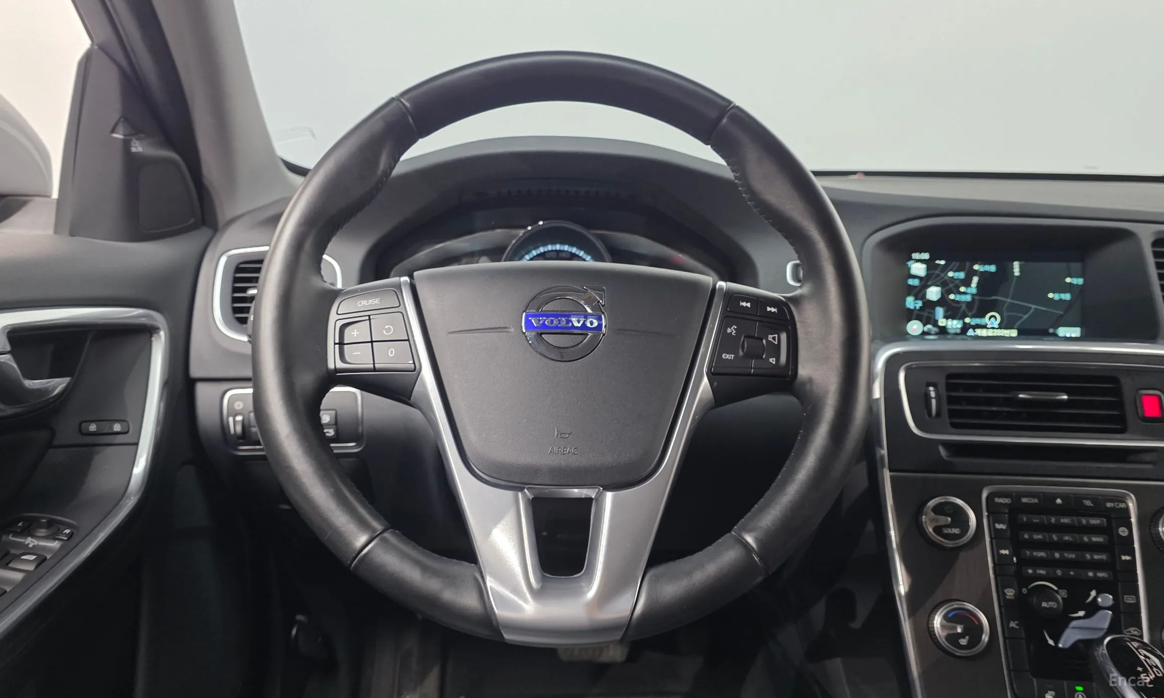 Volvo S60 превью 16