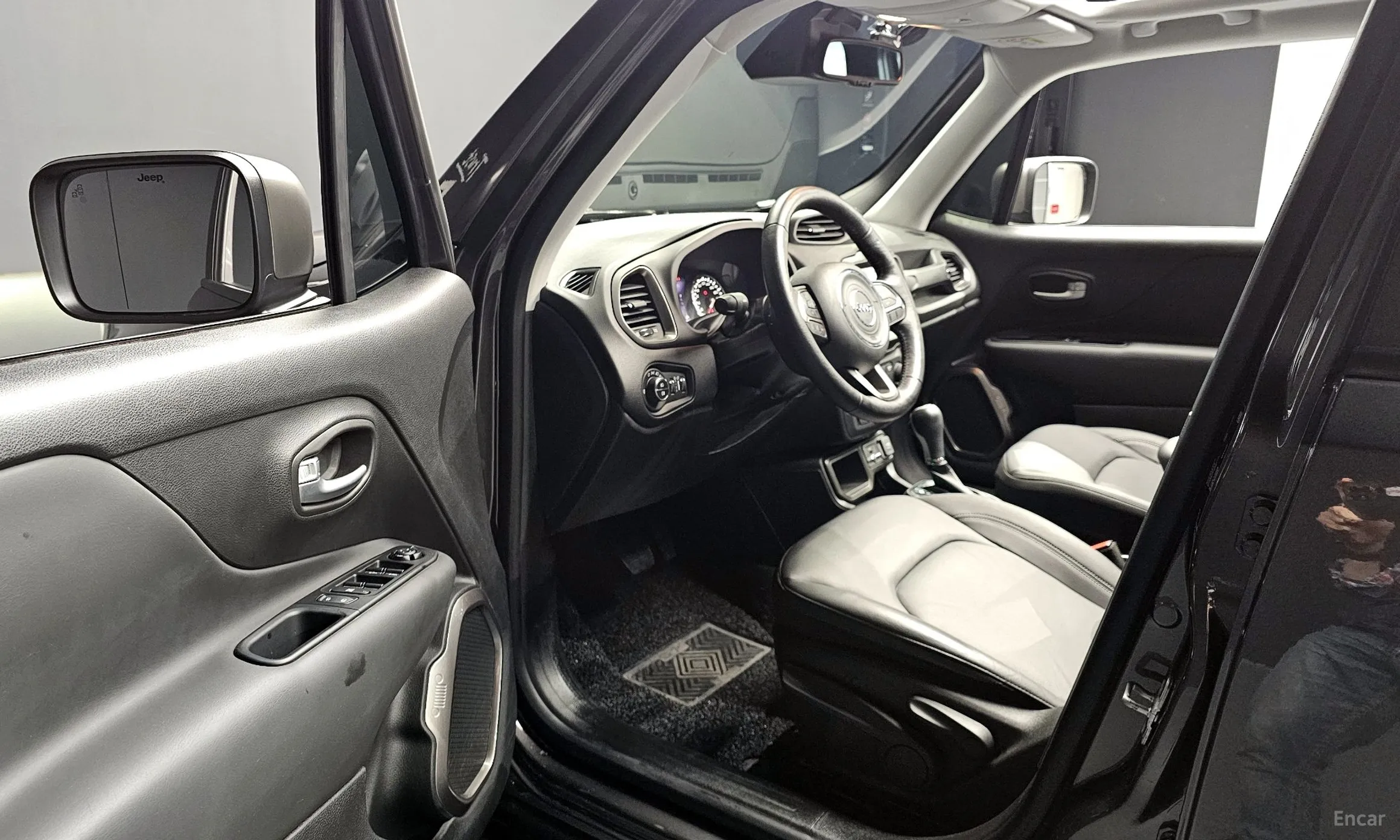 Jeep Renegade превью 10