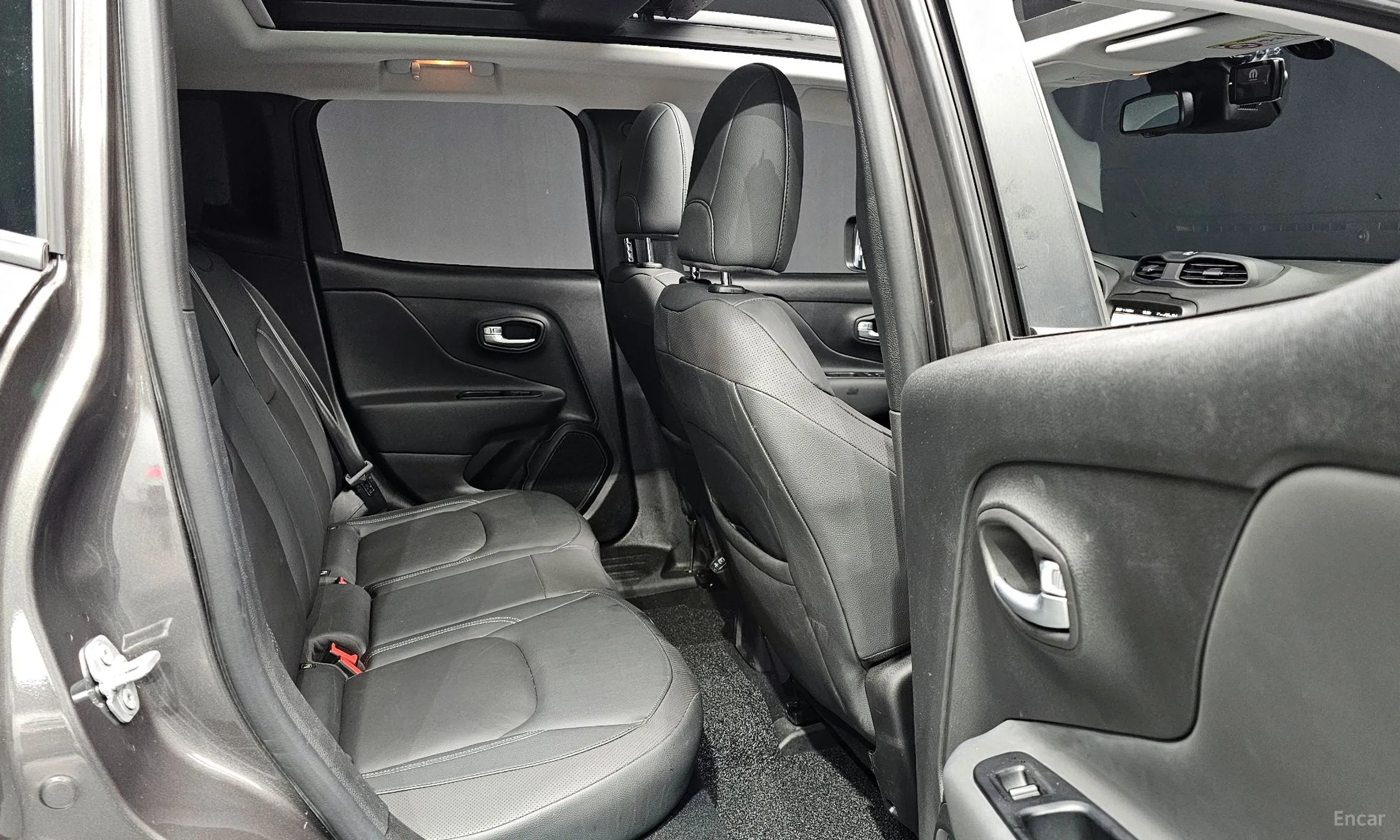Jeep Renegade превью 12