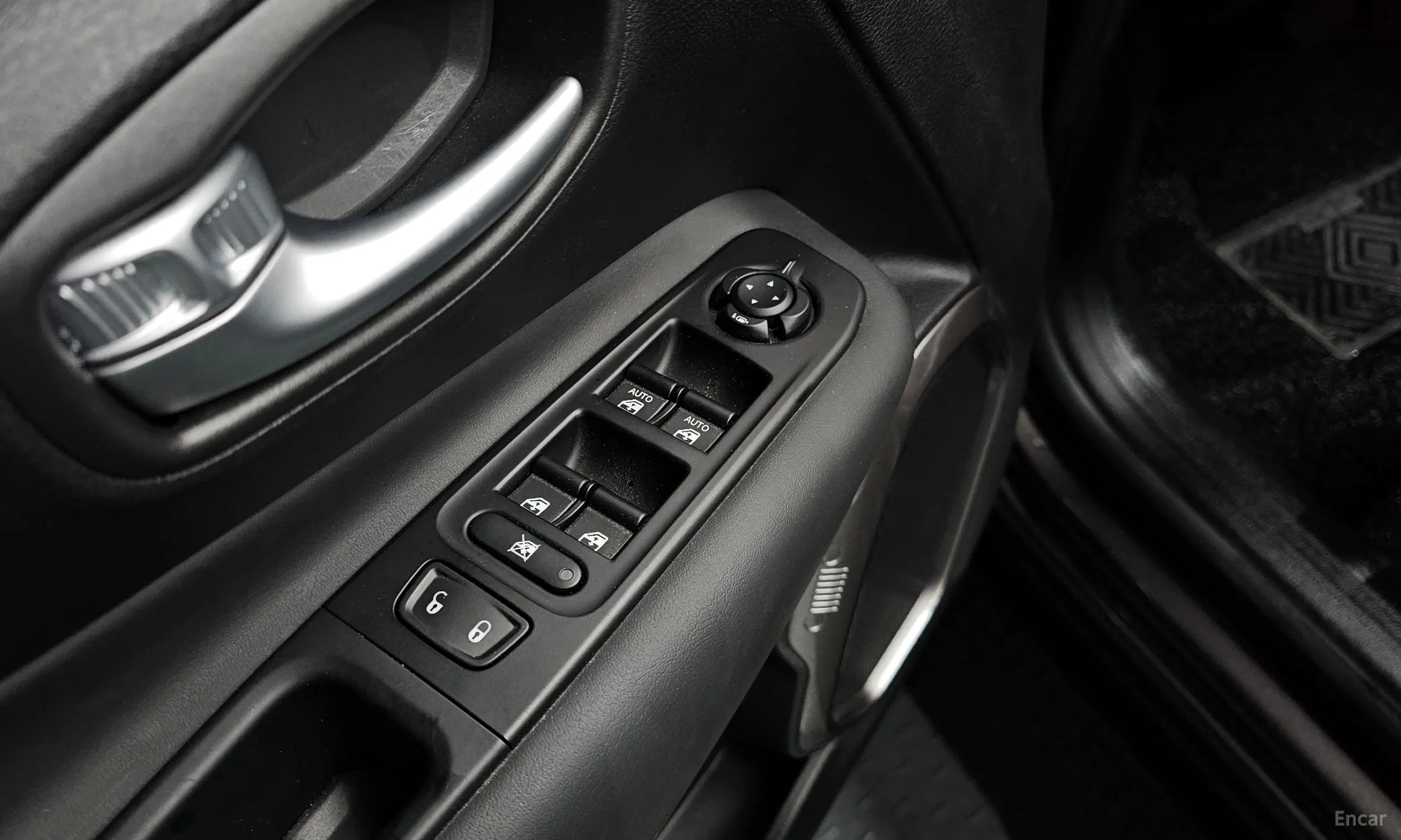 Jeep Renegade превью 13