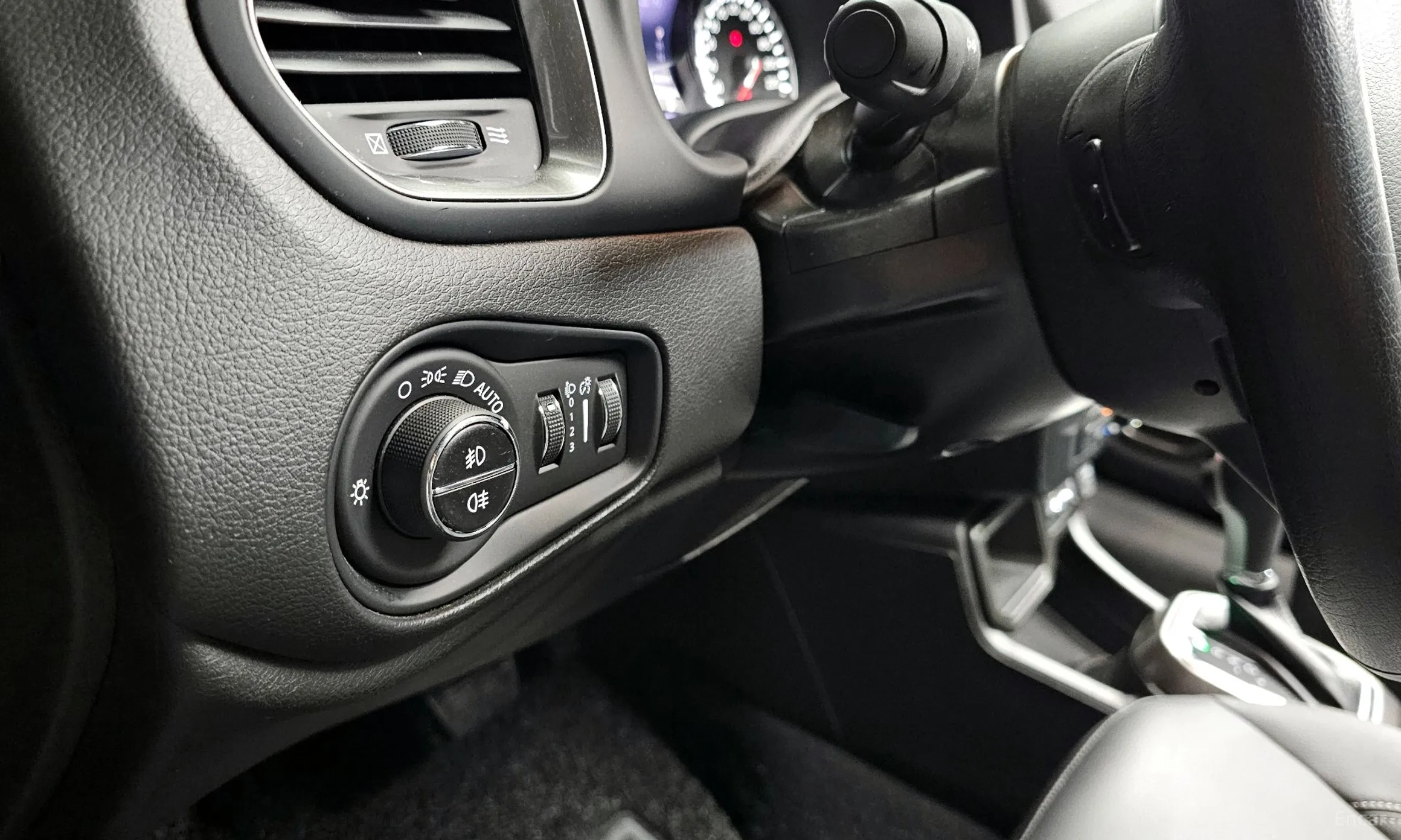 Jeep Renegade превью 14