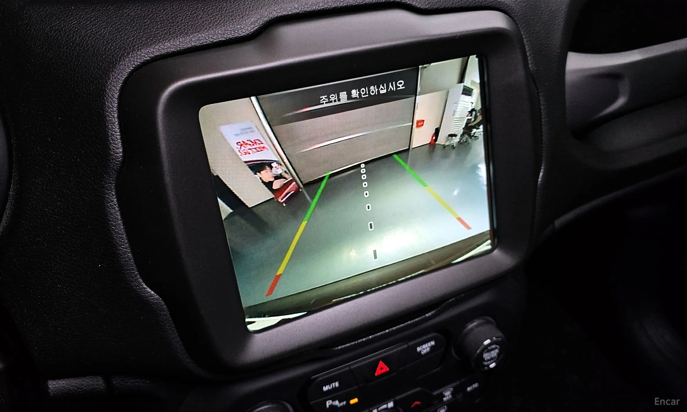 Jeep Renegade превью 18