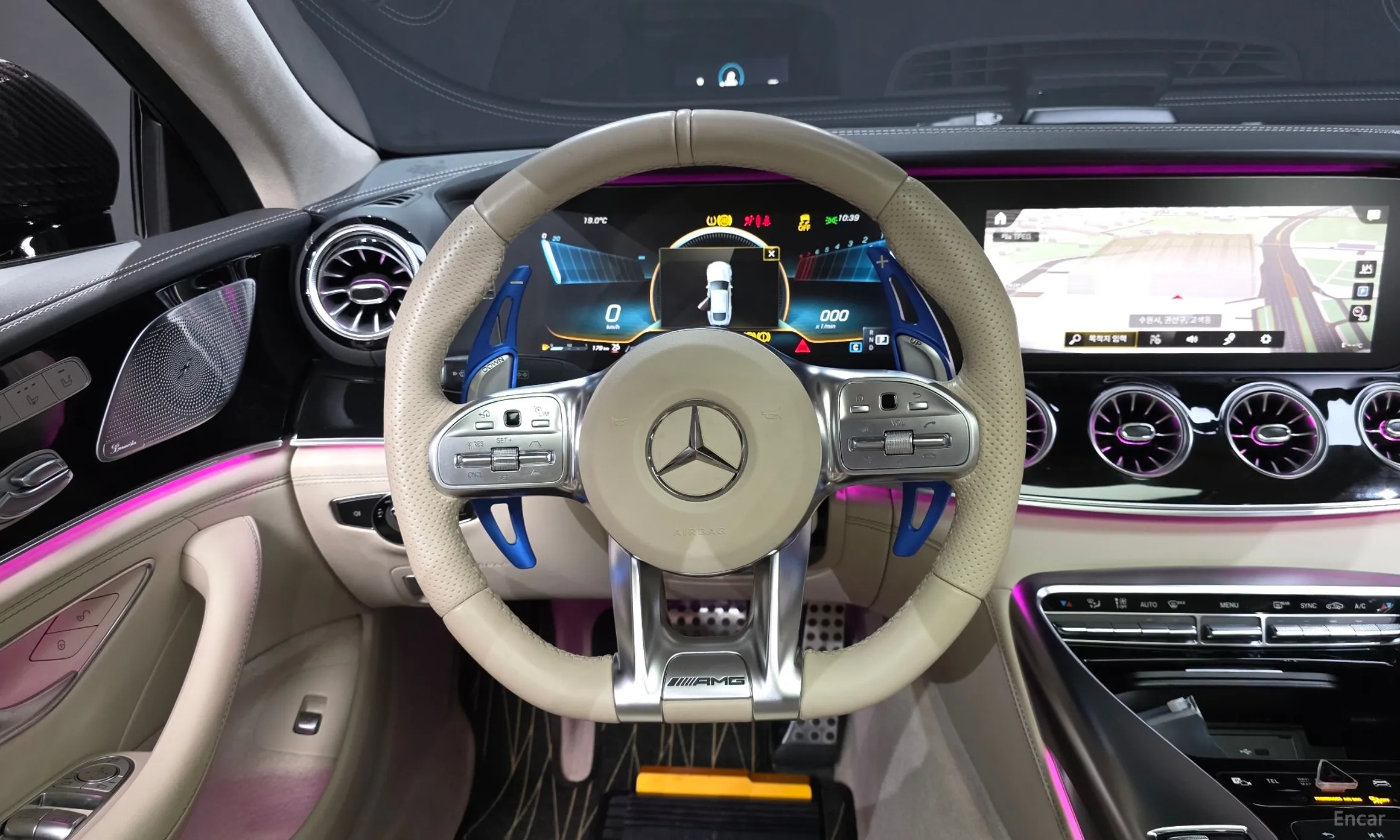 Mercedes Benz AMG GT превью 14