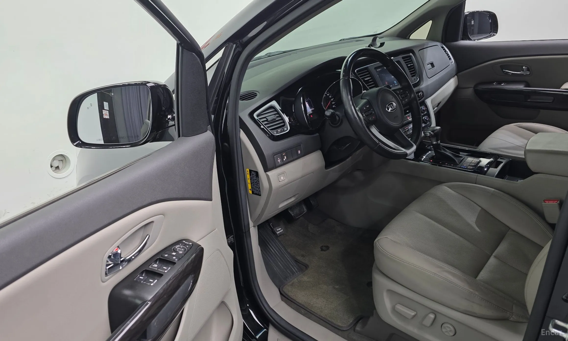 Kia Carnival превью 11