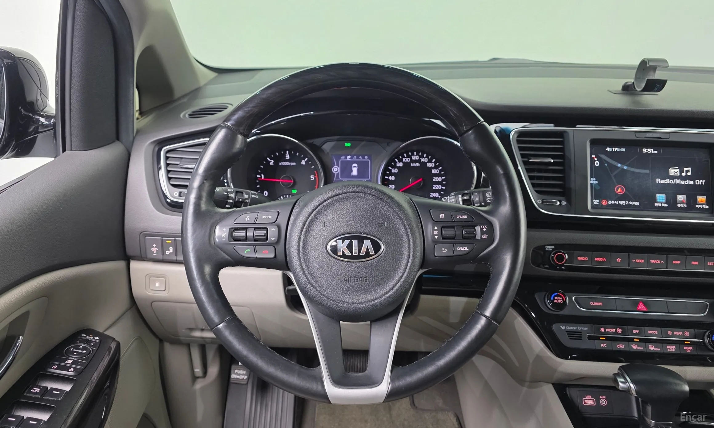Kia Carnival превью 14