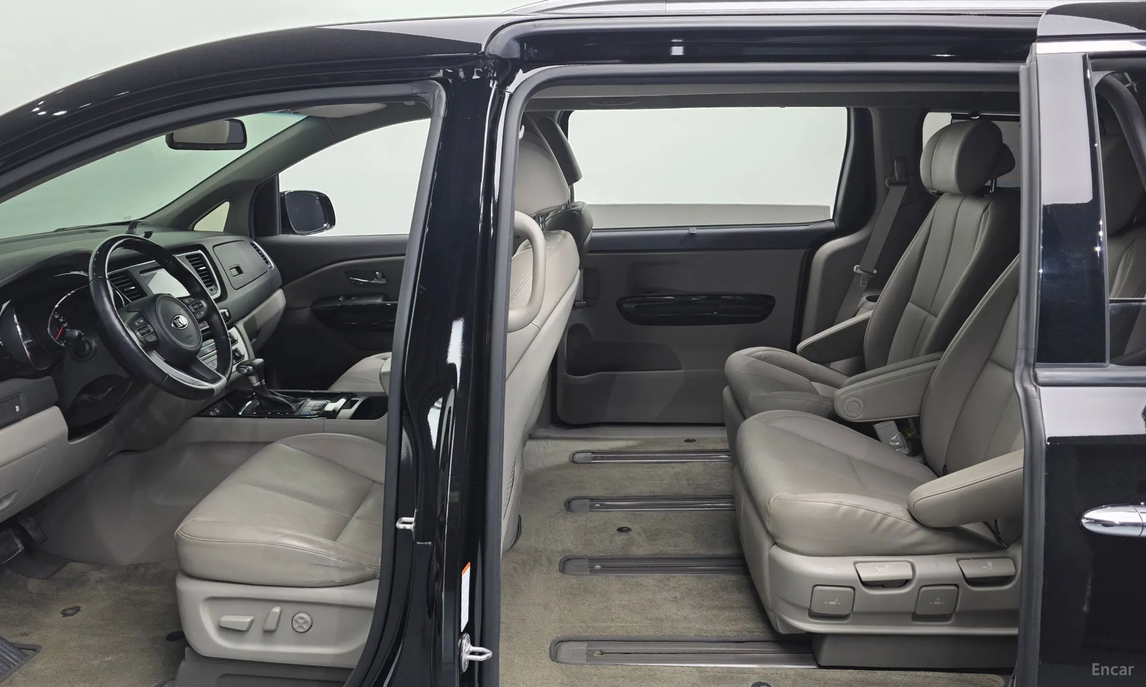 Kia Carnival превью 18
