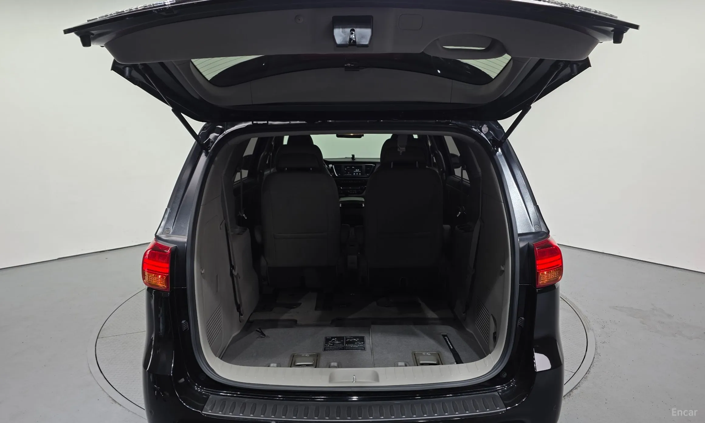 Kia Carnival превью 20