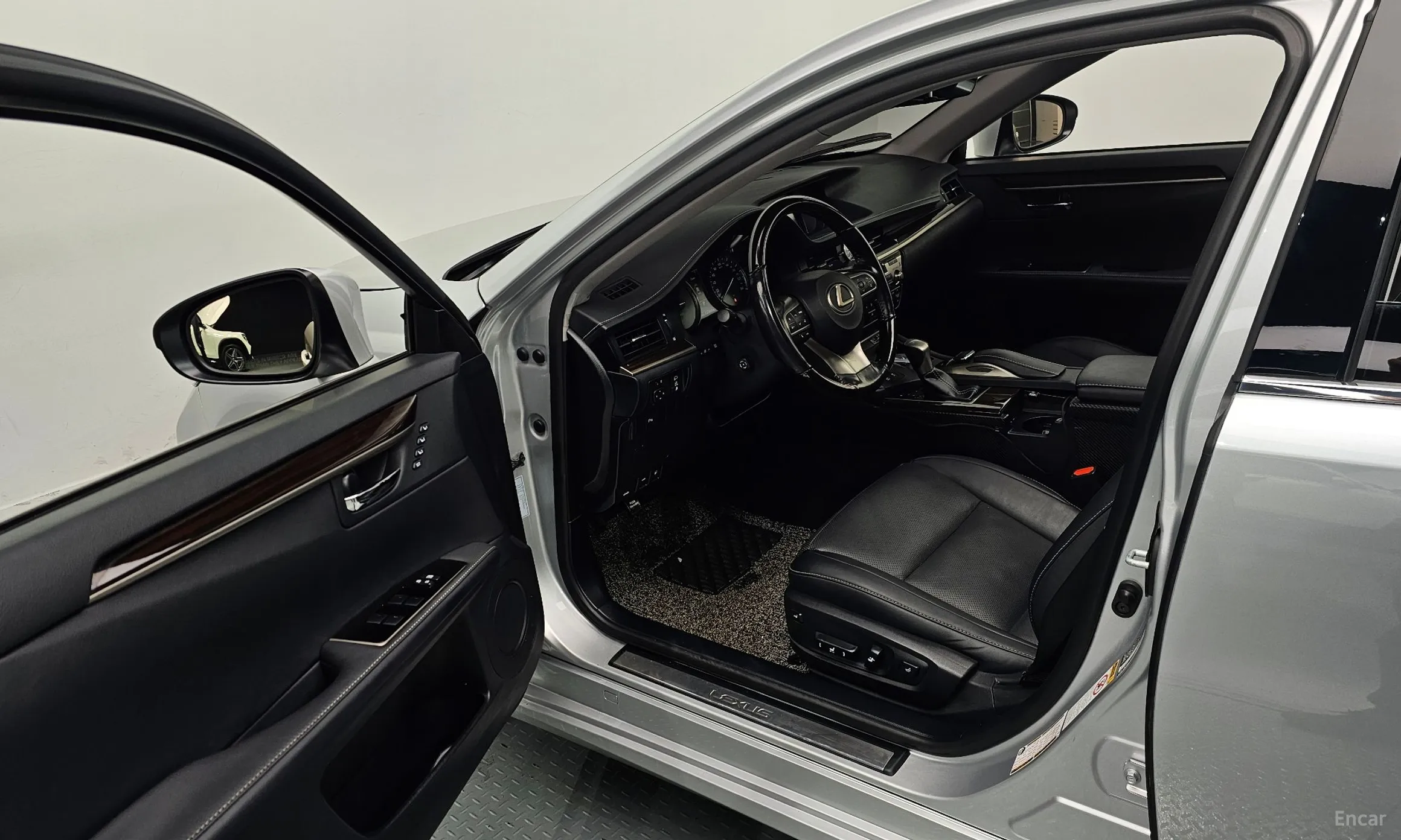 Lexus New ES300h превью 10