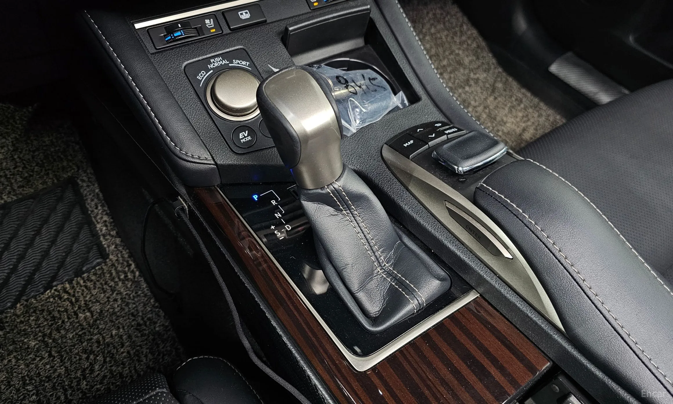 Lexus New ES300h превью 9