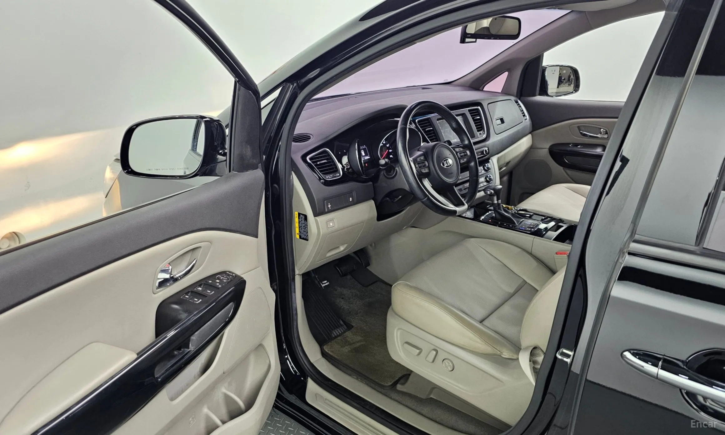 Kia Carnival превью 10