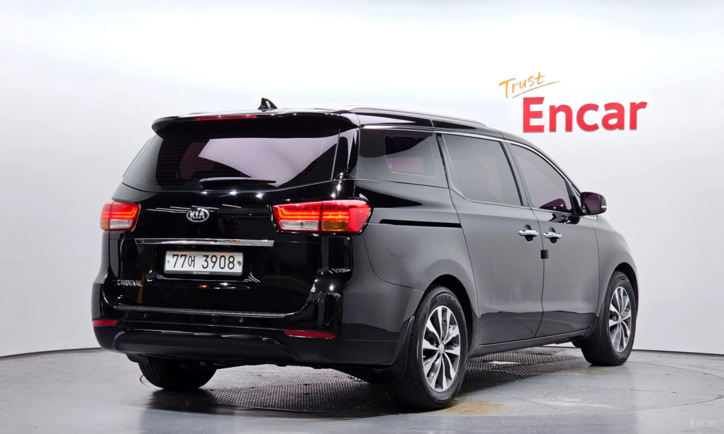 Kia Carnival превью 2