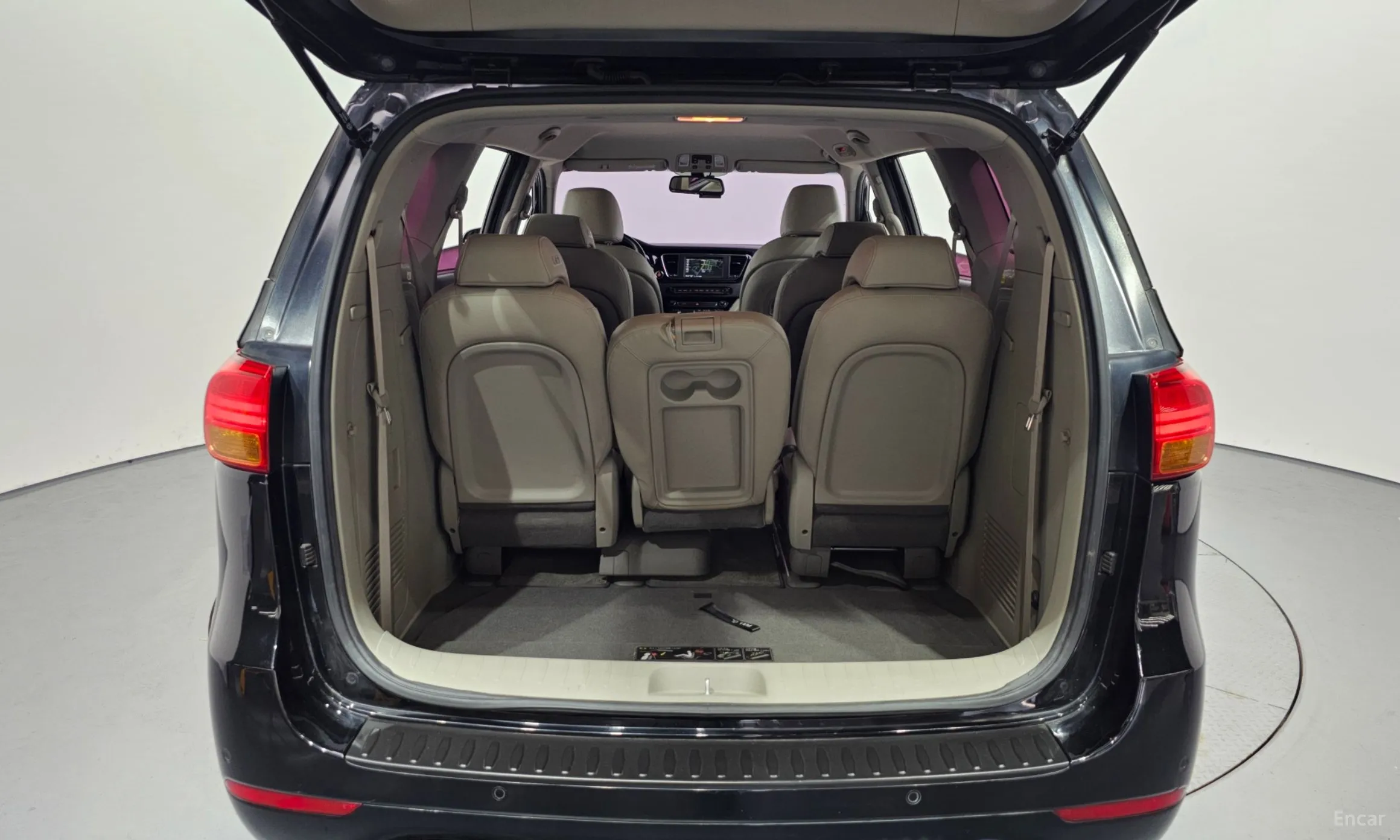 Kia Carnival превью 17
