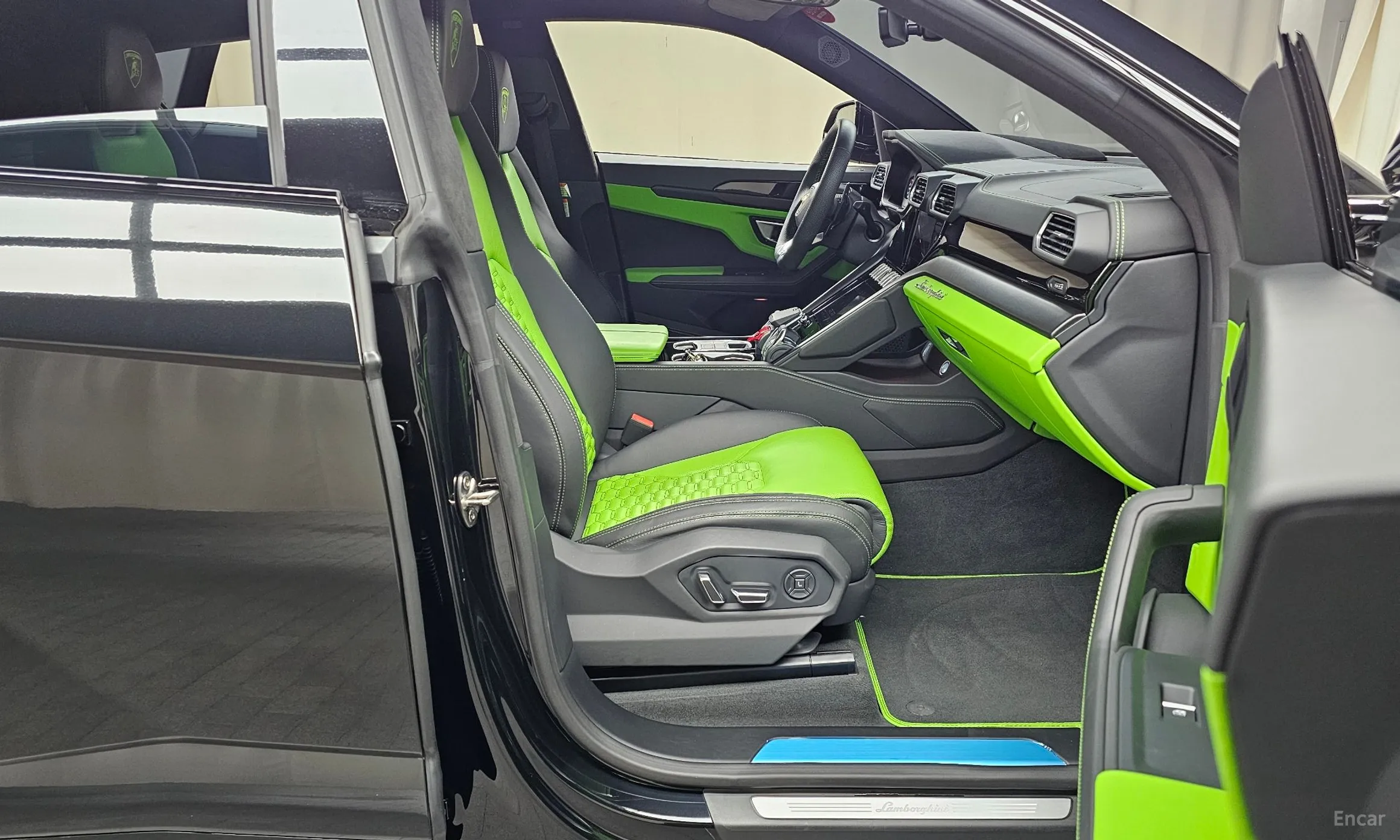Lamborghini Urus превью 11