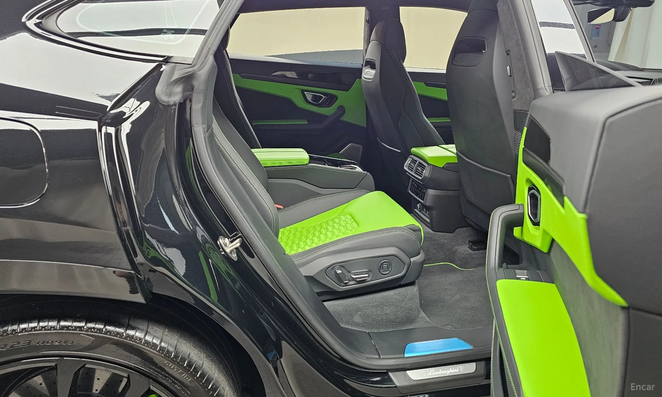 Lamborghini Urus превью 12