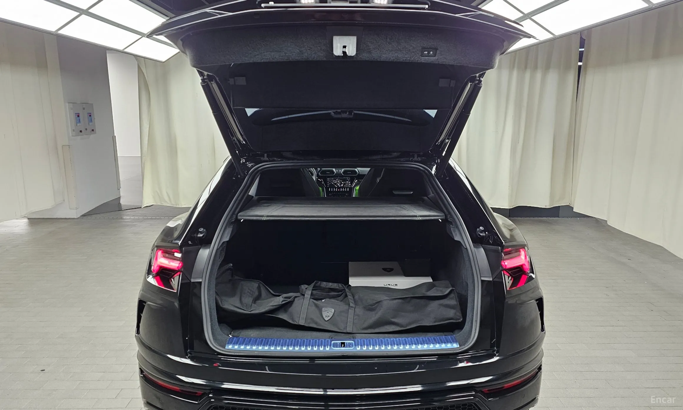 Lamborghini Urus превью 20