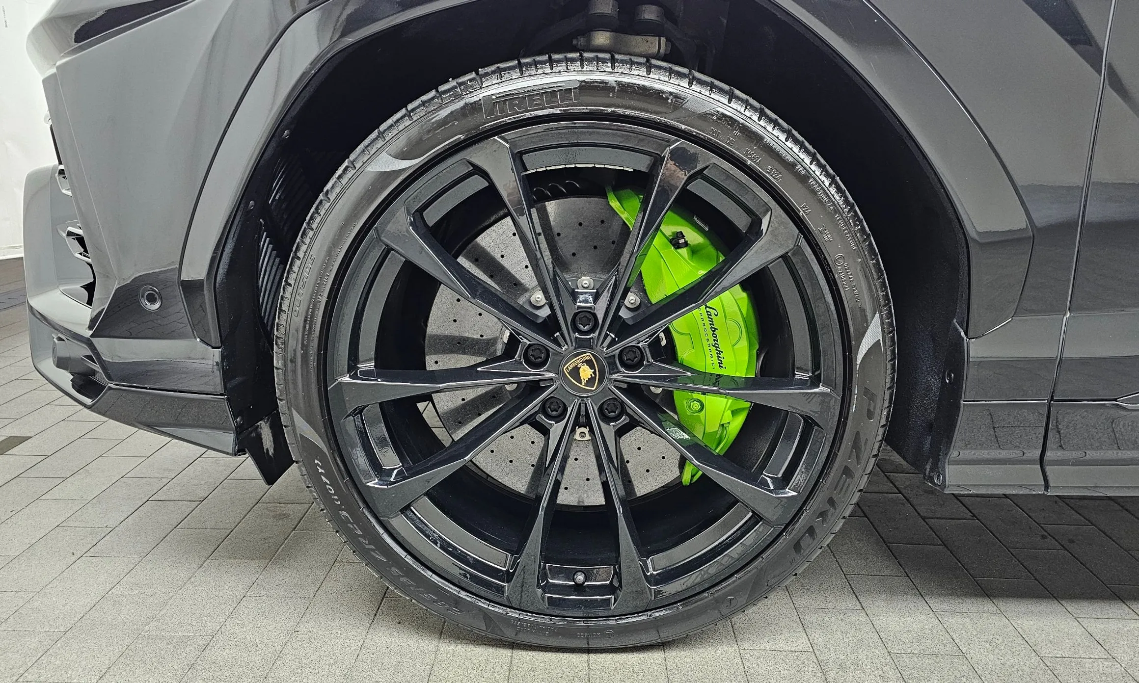 Lamborghini Urus превью 5