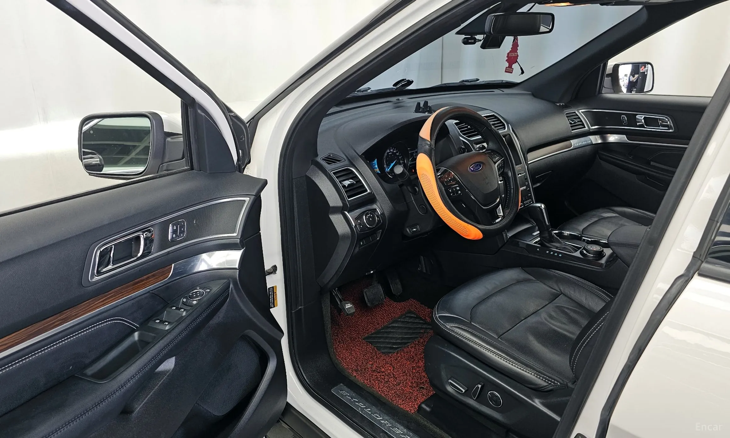 Ford Explorer превью 10