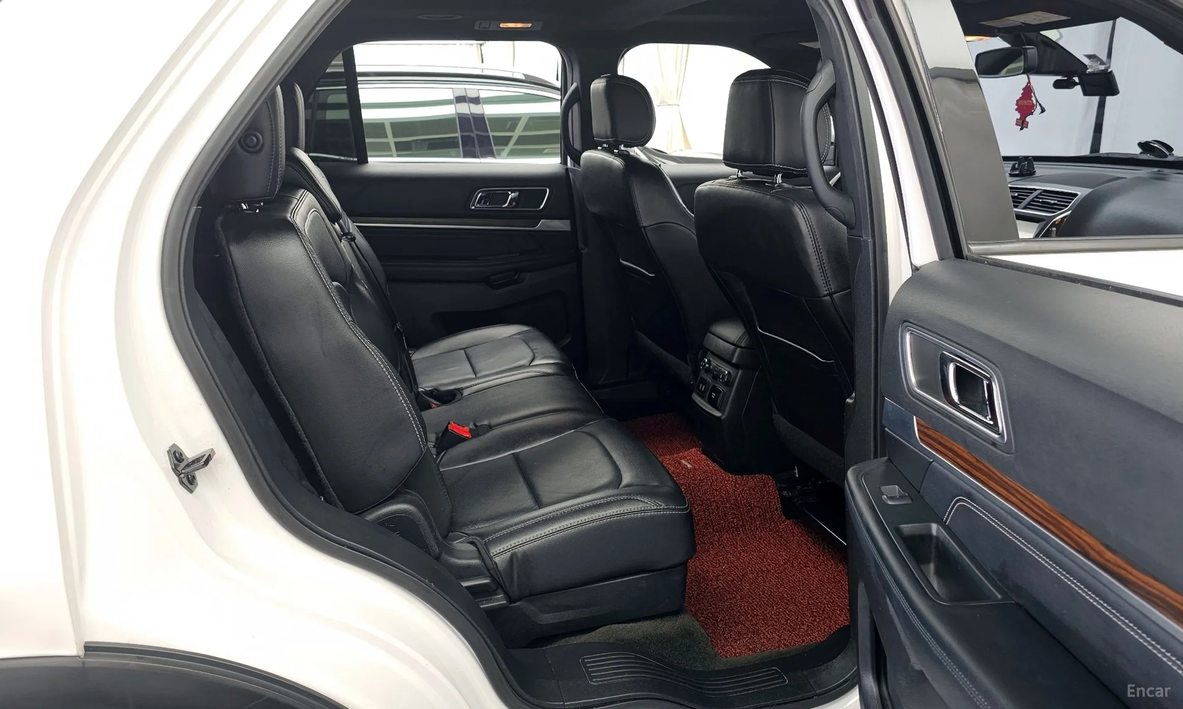 Ford Explorer превью 12