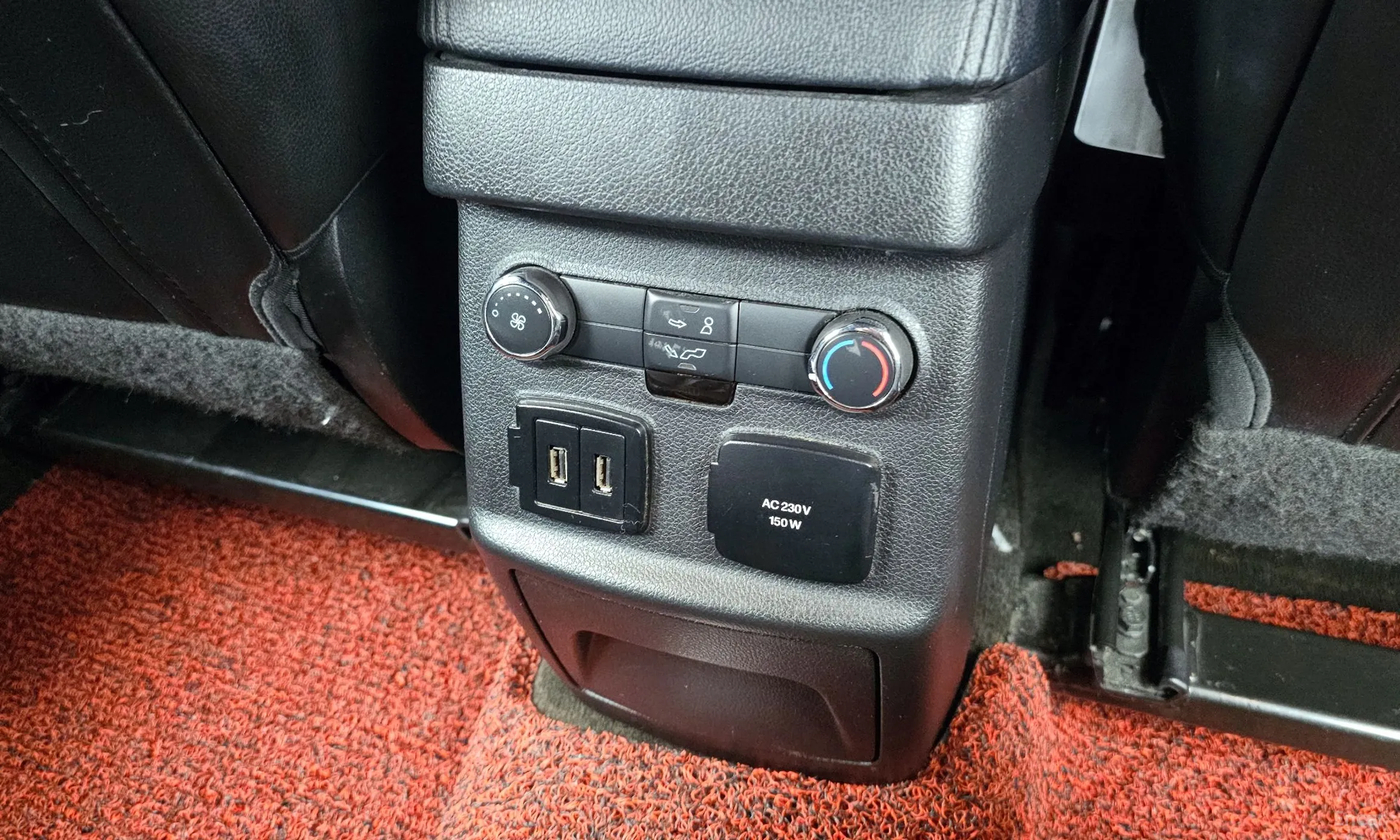 Ford Explorer превью 19