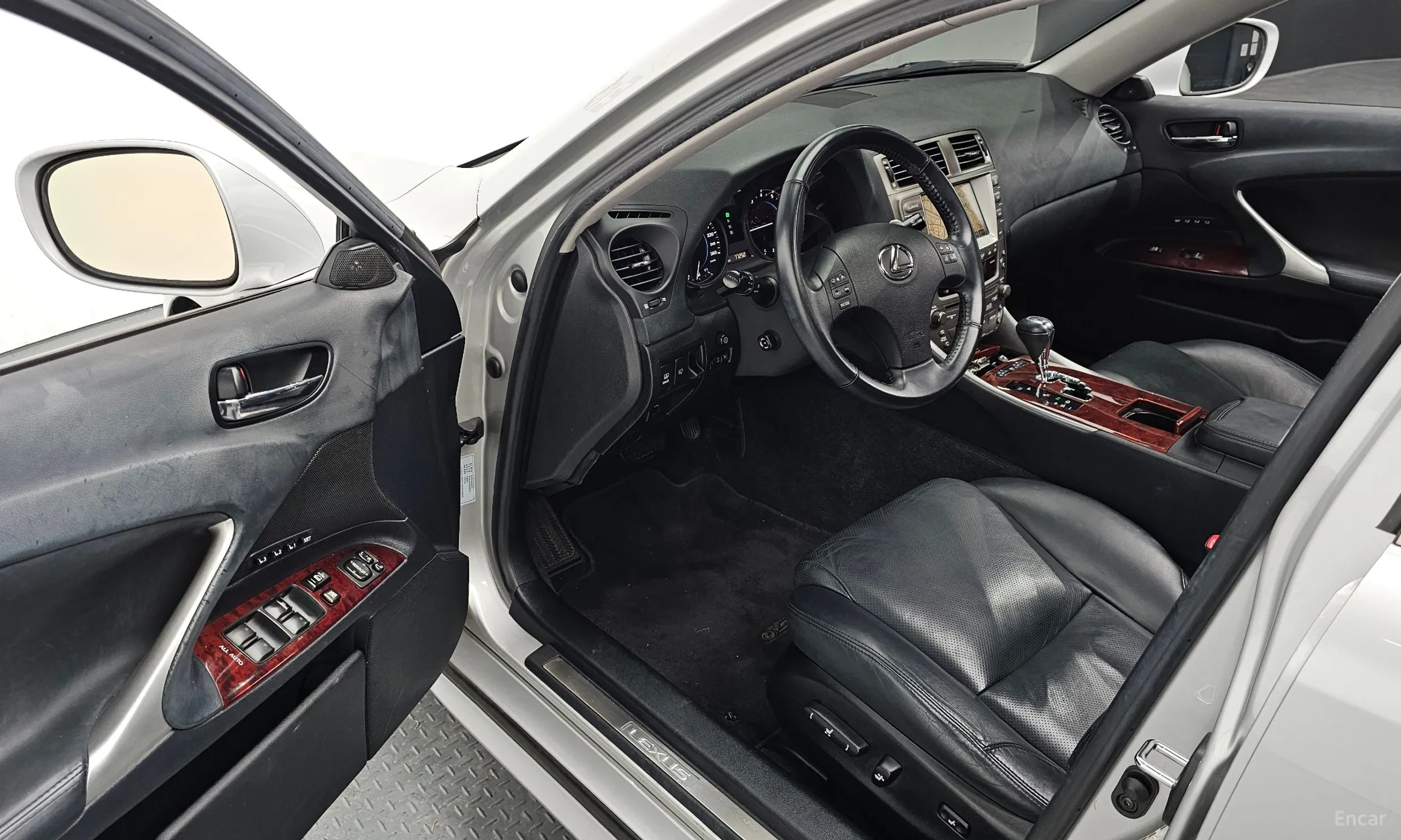 Lexus IS250 превью 10