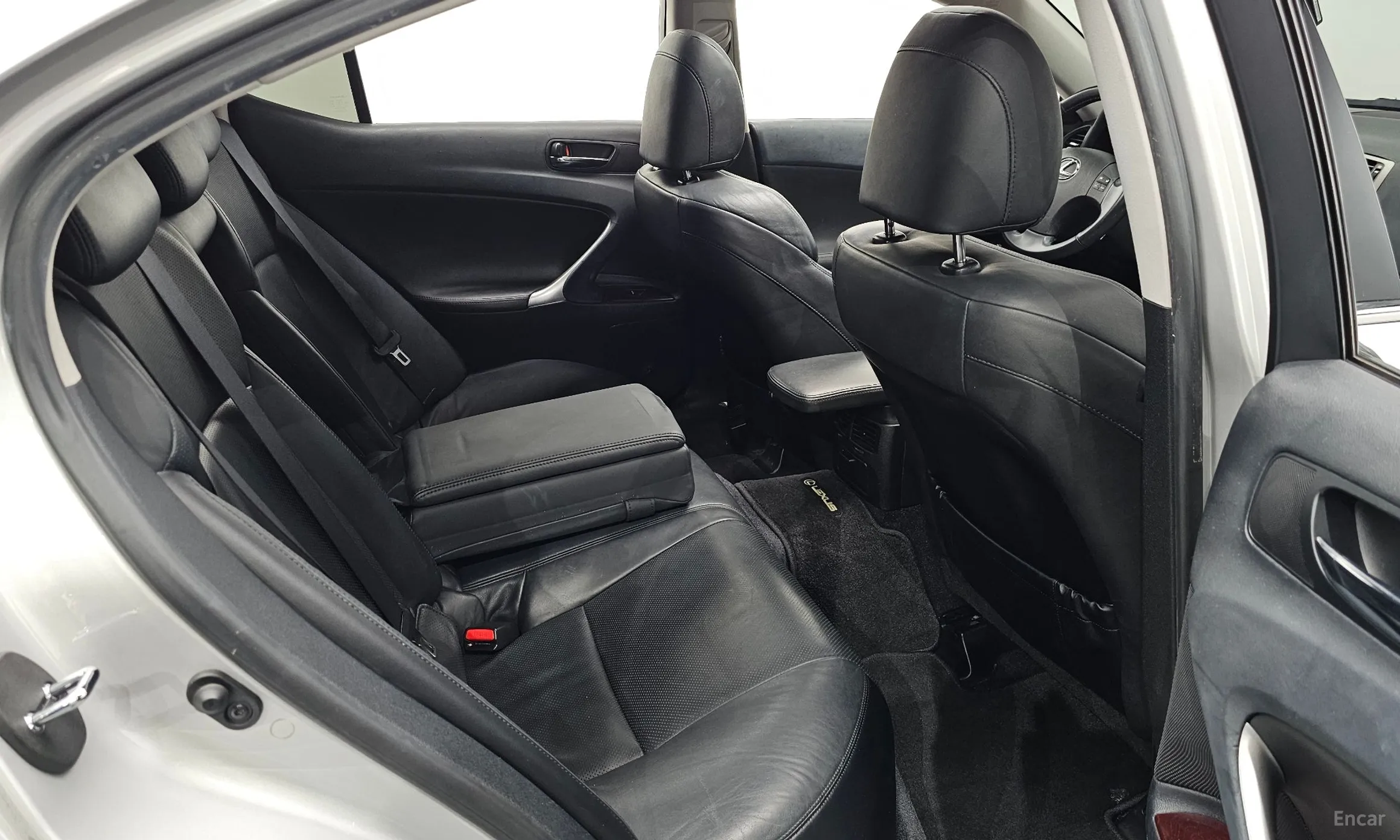 Lexus IS250 превью 12