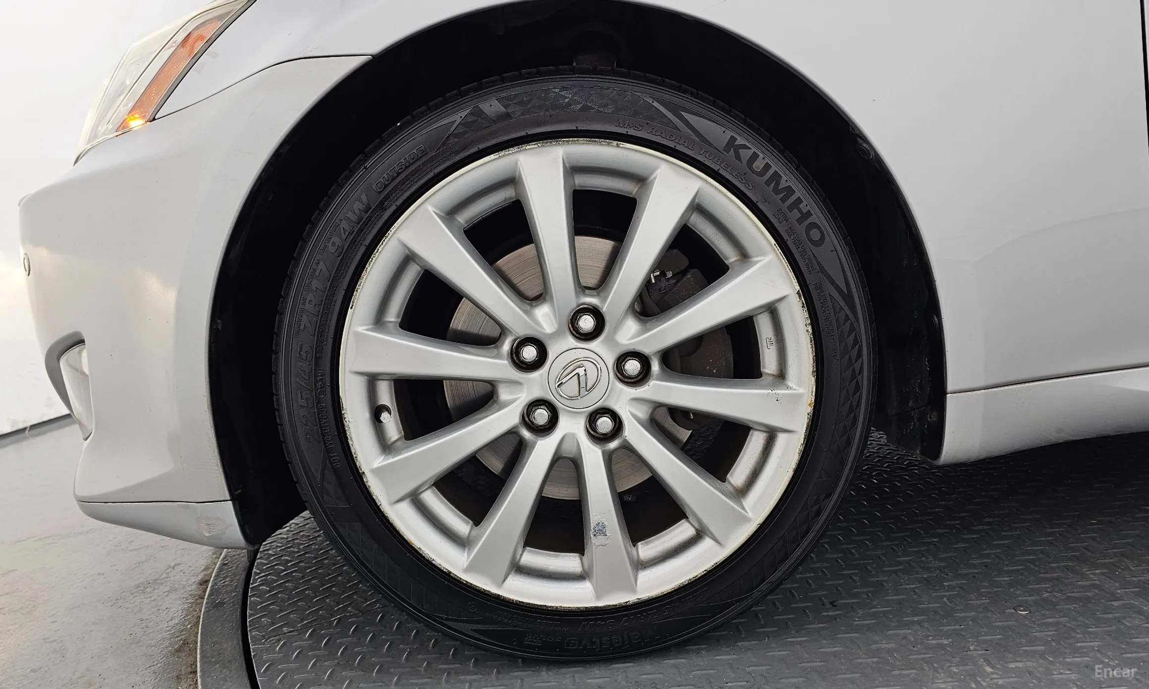 Lexus IS250 превью 5