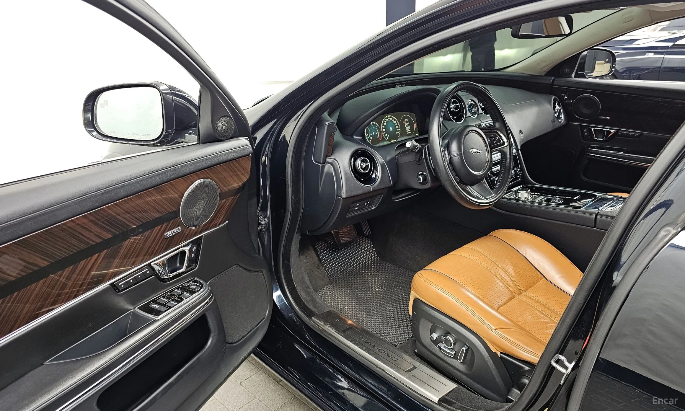 Jaguar All New XJ превью 10