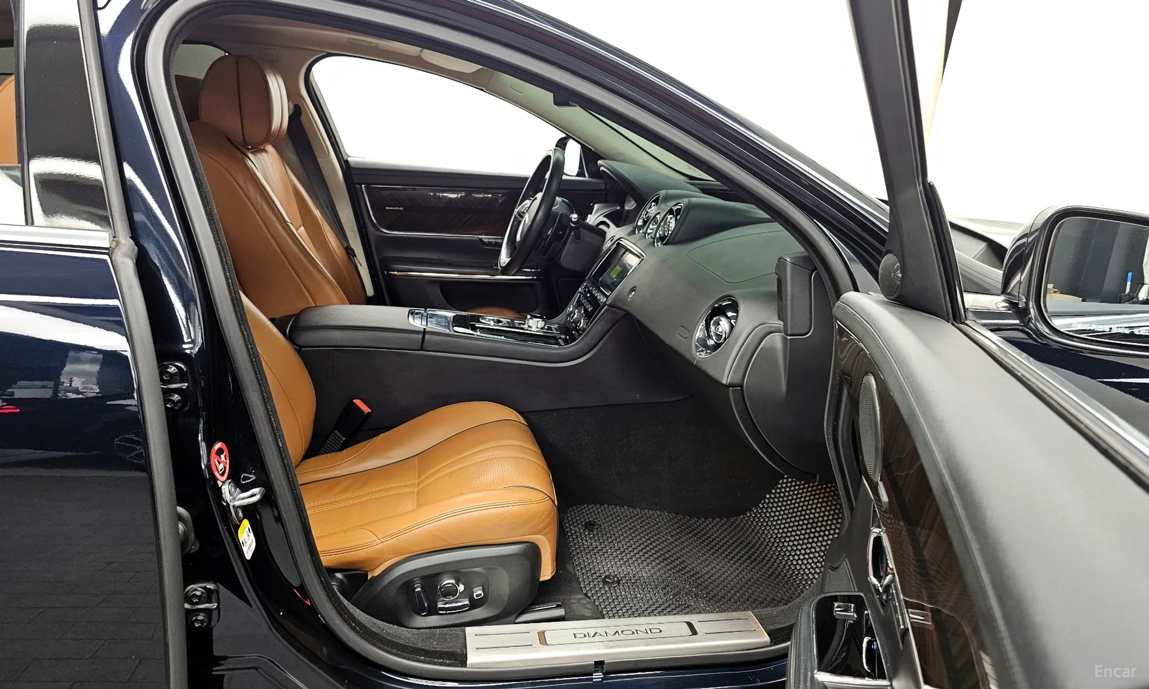 Jaguar All New XJ превью 11