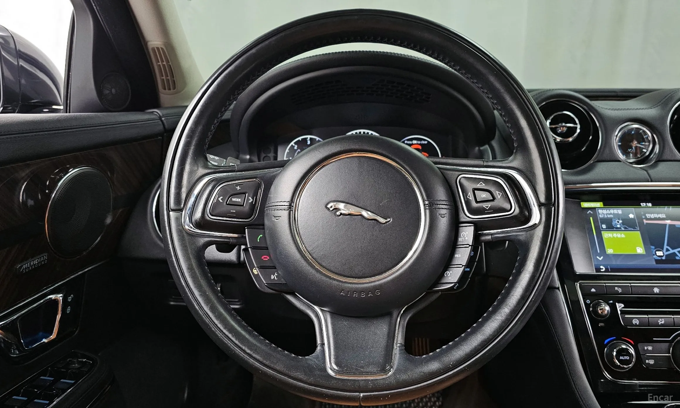 Jaguar All New XJ превью 13