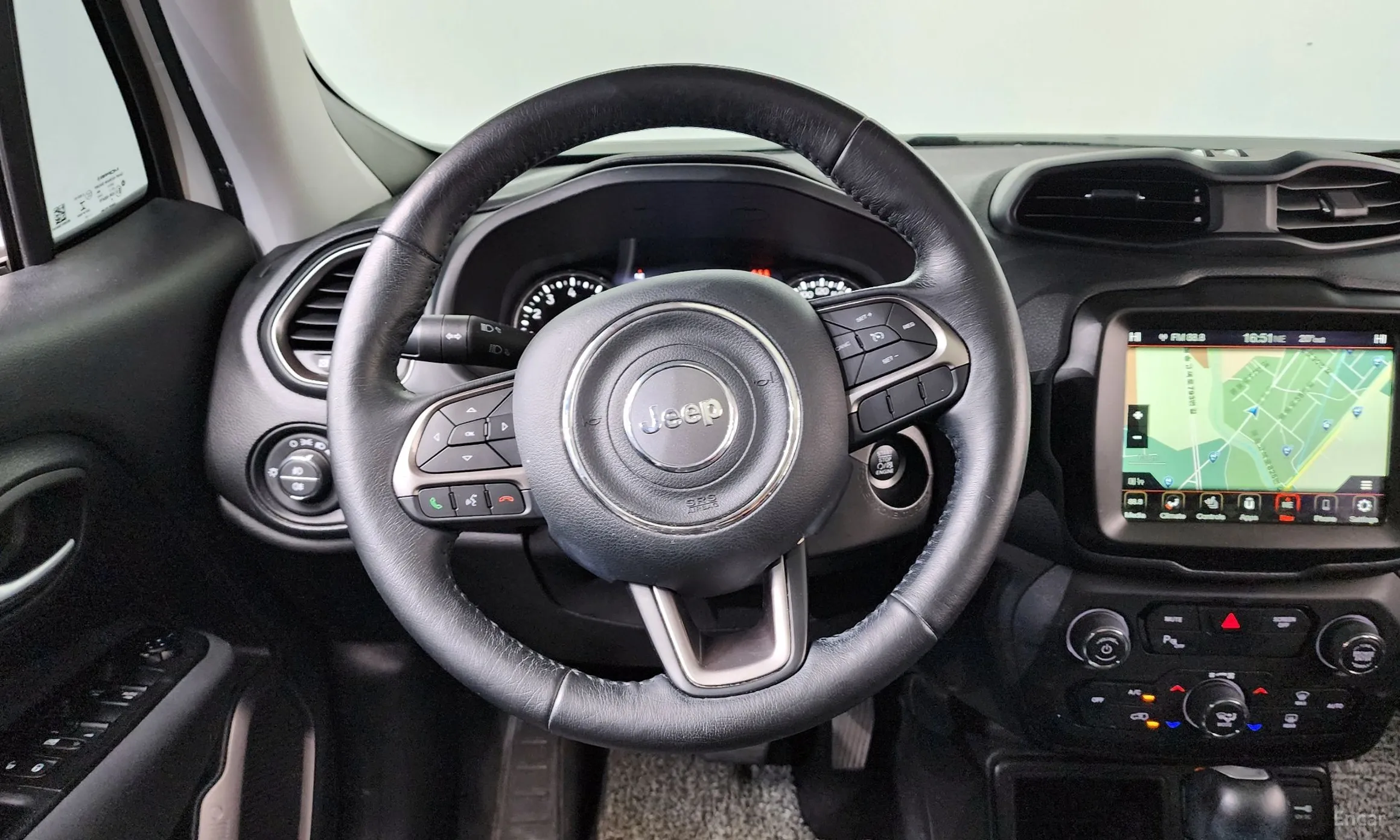 Jeep Renegade превью 13