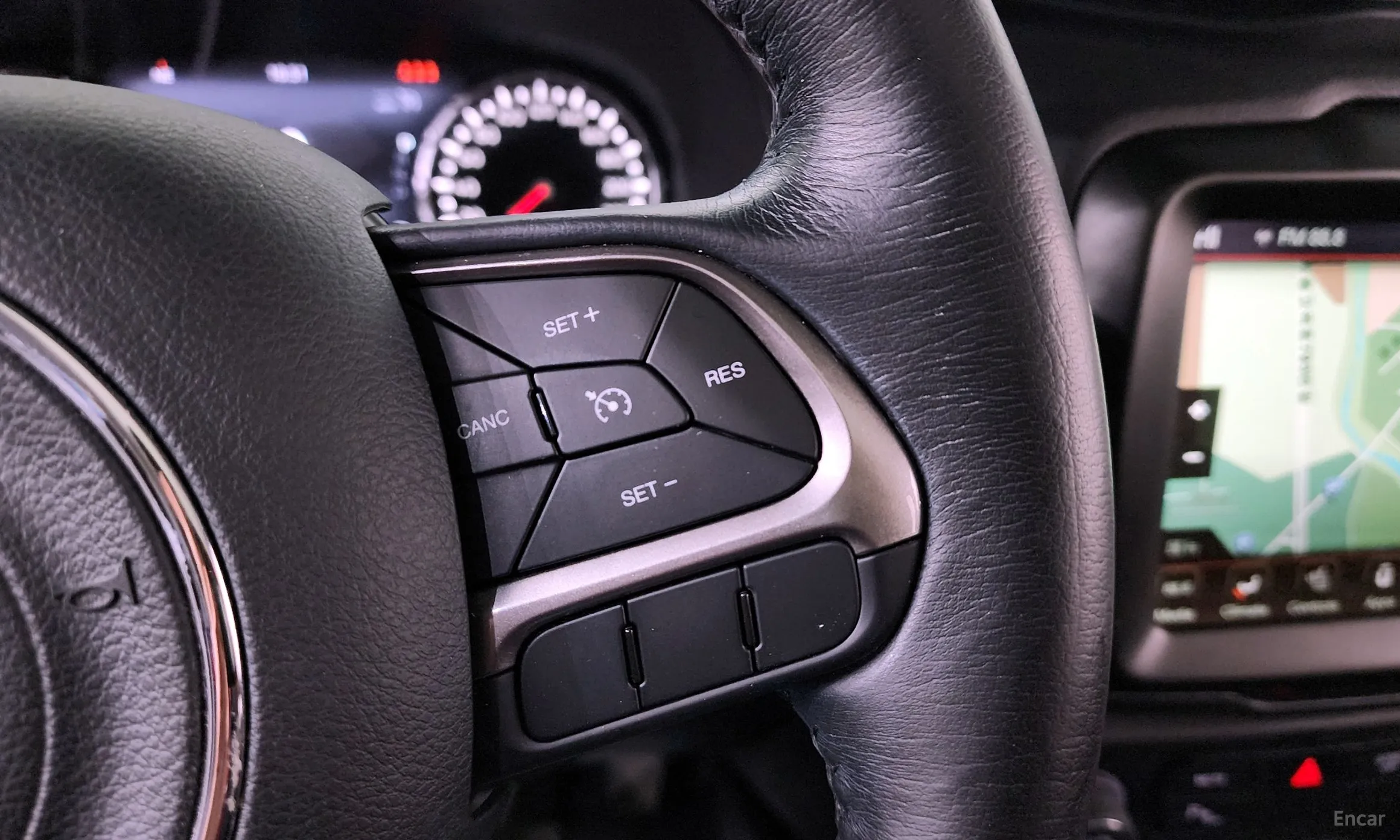 Jeep Renegade превью 15