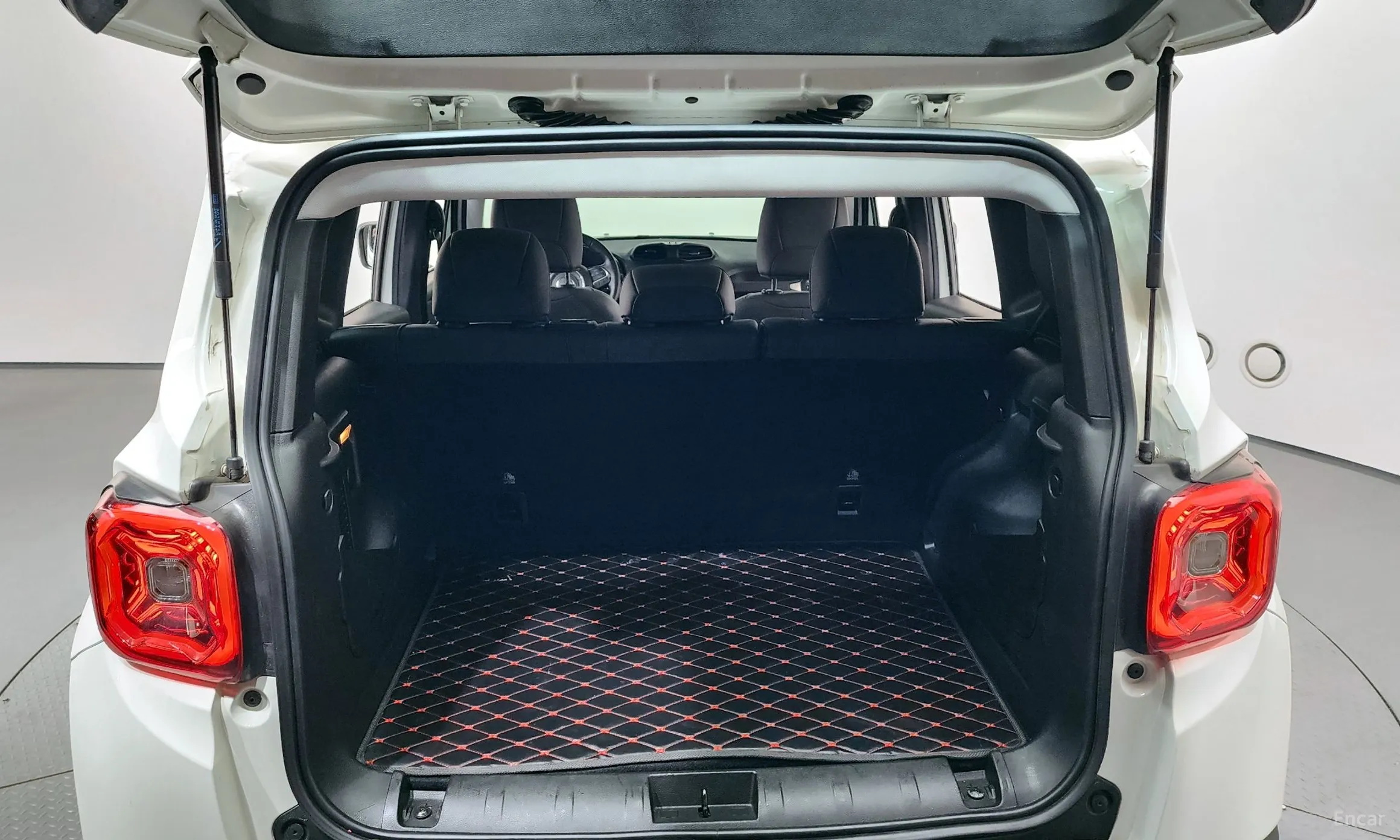 Jeep Renegade превью 18