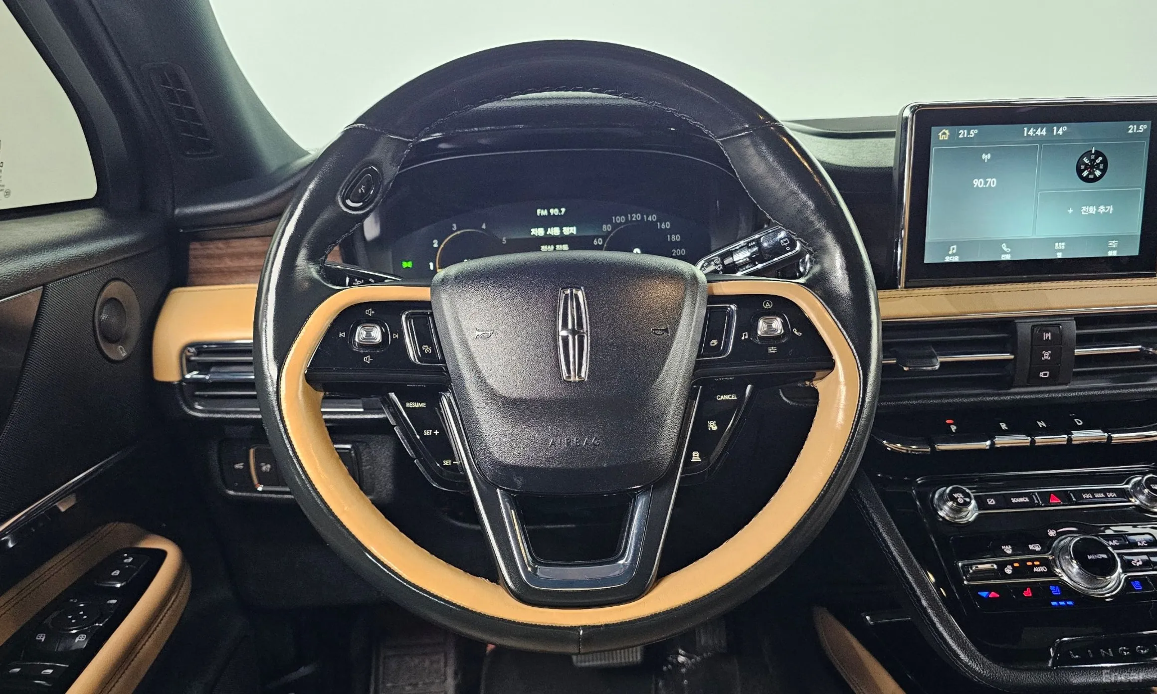 Lincoln Corsair превью 14